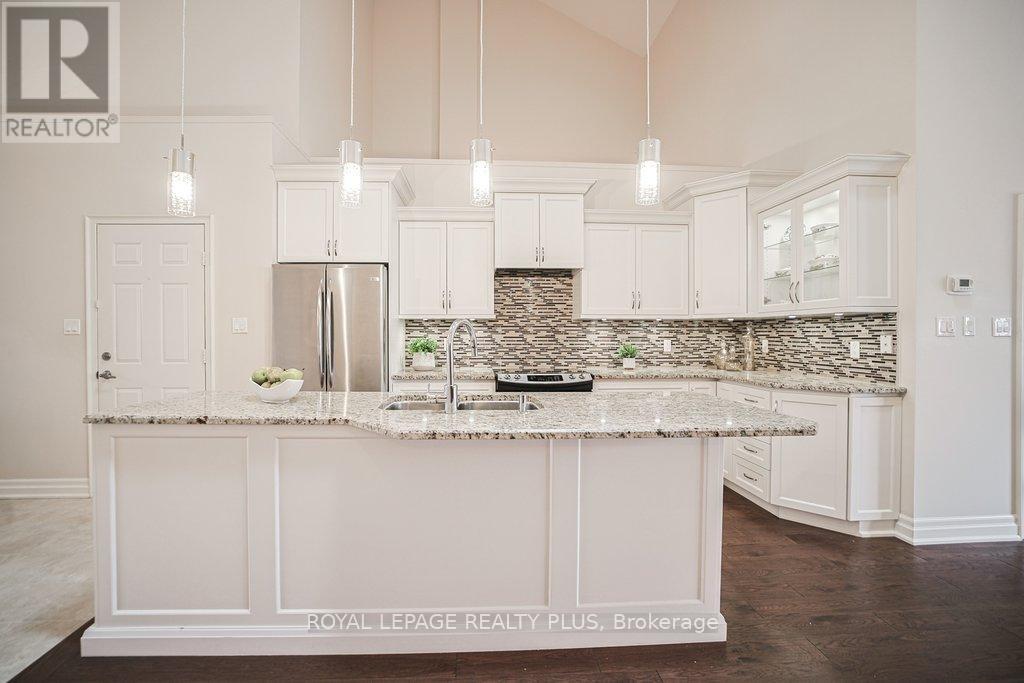 












7 - 1010 CRISTINA COURT

,
Mississauga,




Ontario
L5J4T7

