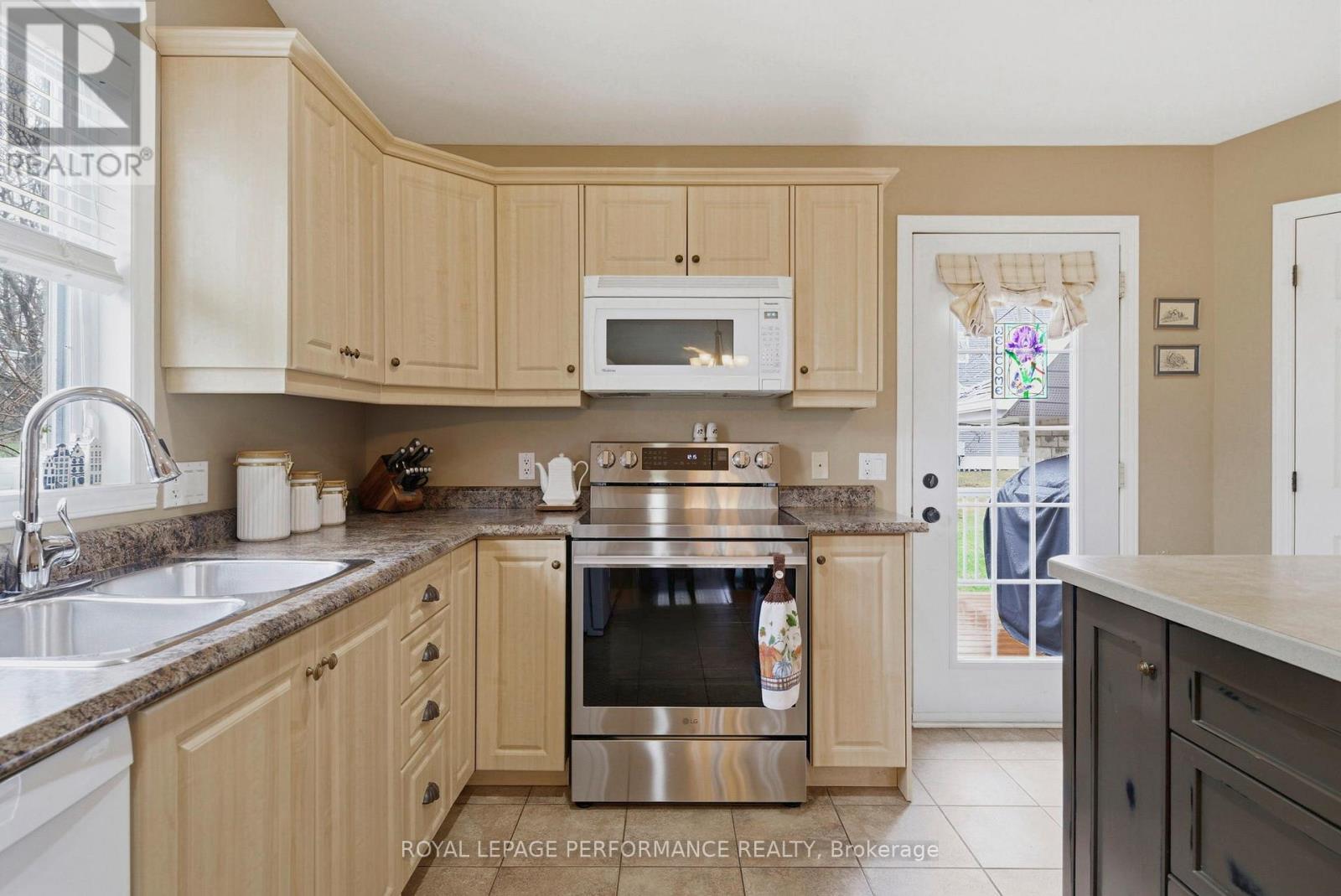 












18353 LANA DRIVE

,
South Glengarry,




Ontario
K6H7L9

