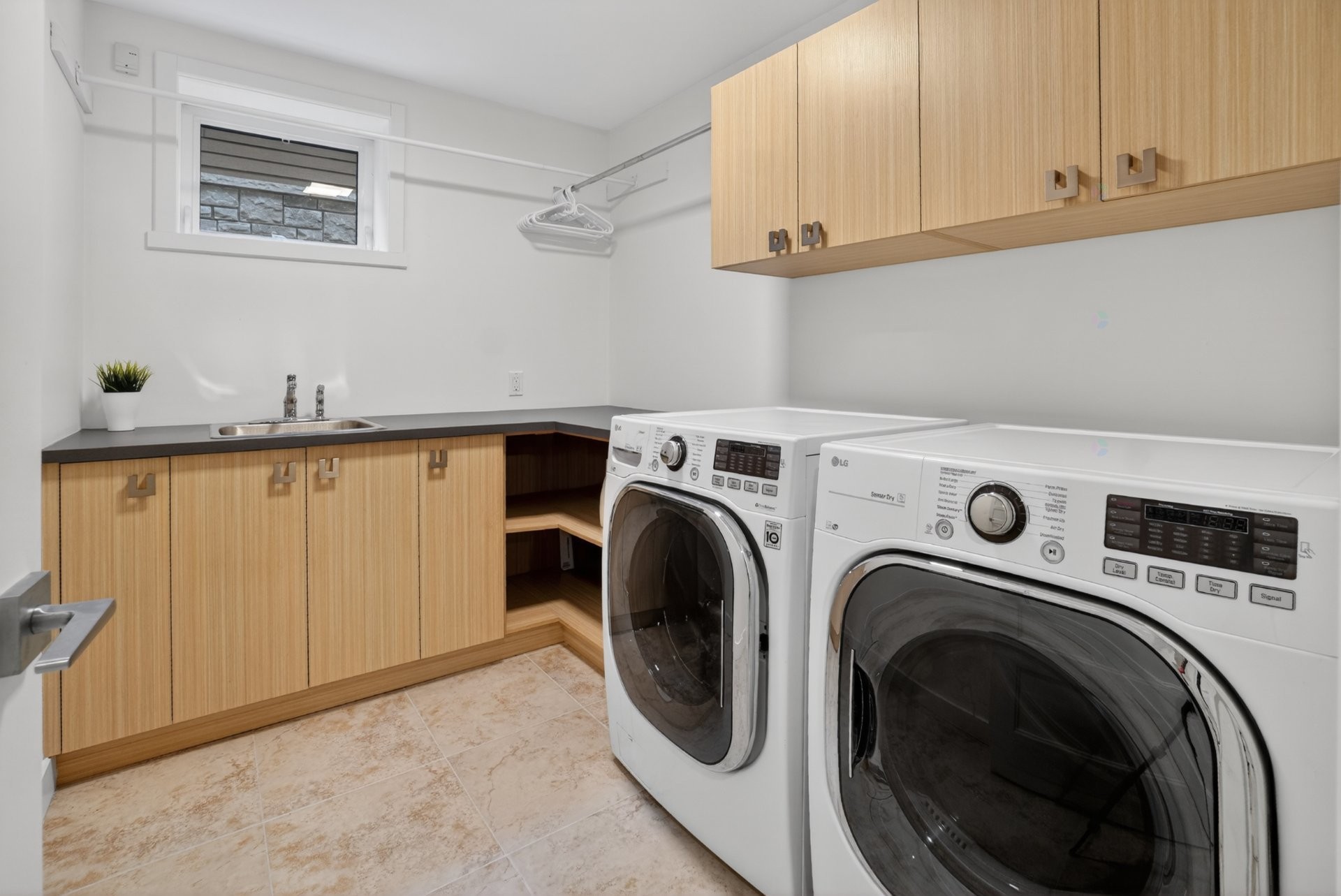 









1076


Rue Breux

,
Chambly,




QC
J3L0P8

