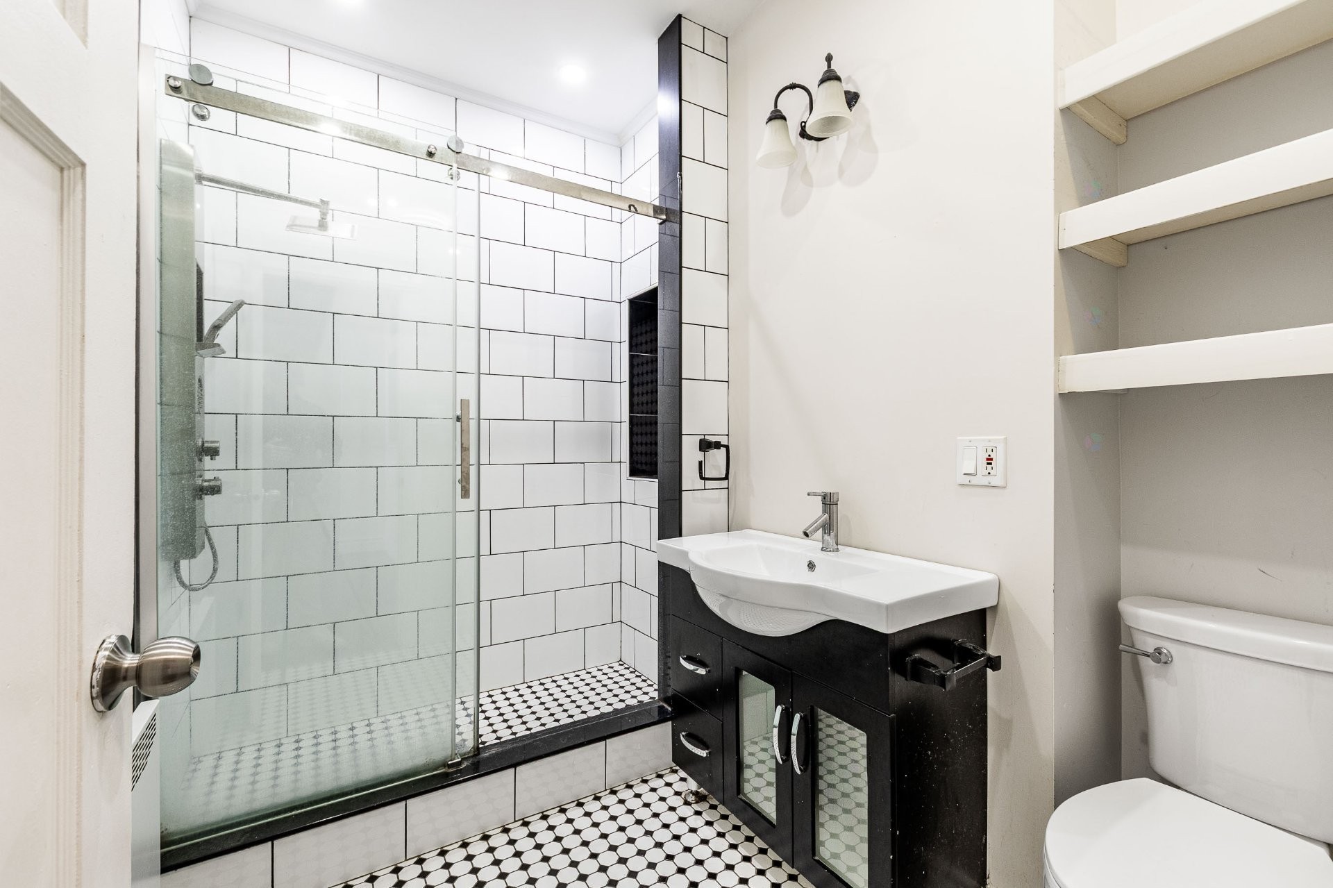 









4693

 - 4697


Rue De La Roche

,
Montréal (Le Plateau-Mont-Royal),




QC
H2J3J5

