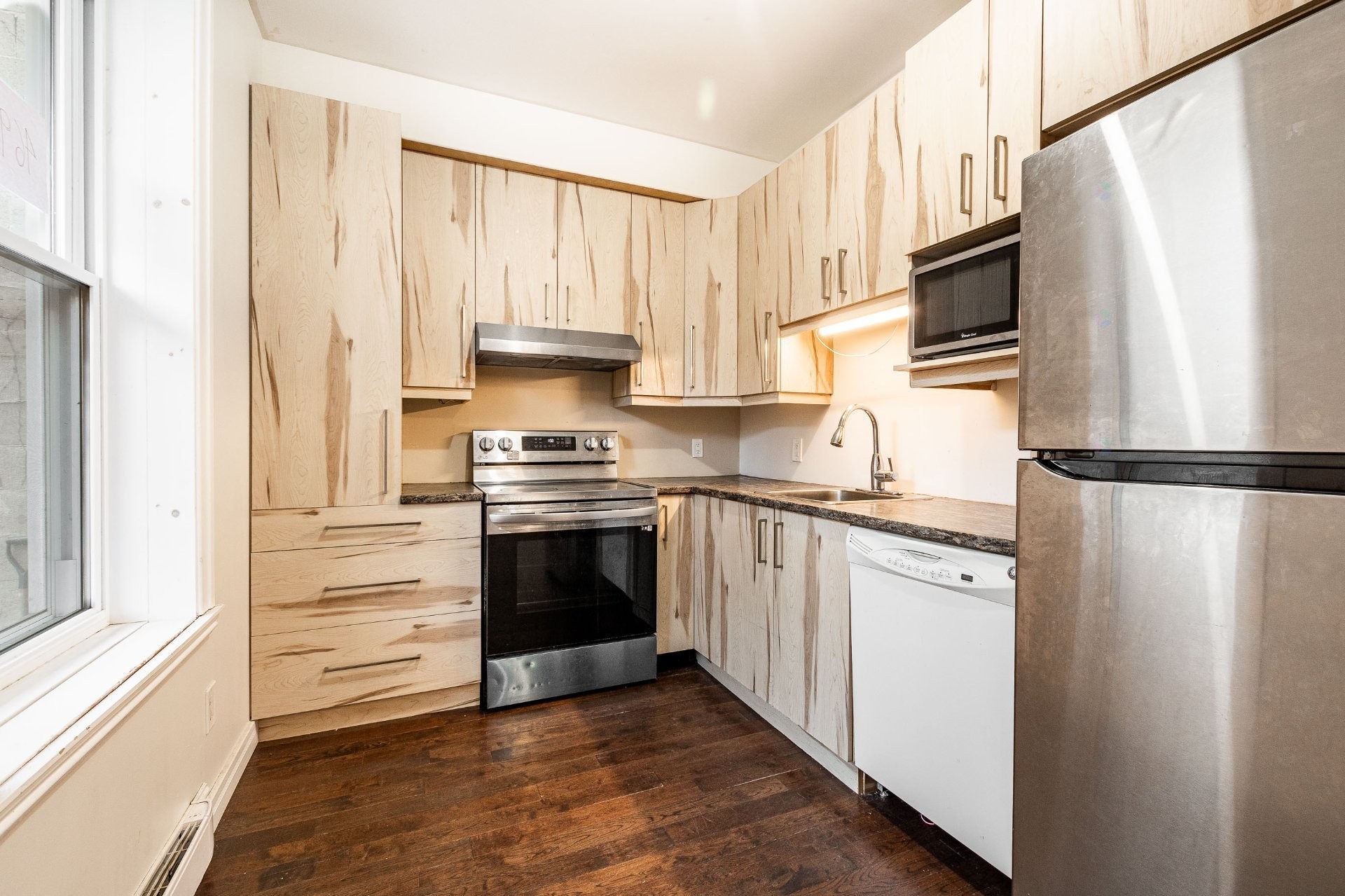 









4693

 - 4697


Rue De La Roche

,
Montréal (Le Plateau-Mont-Royal),




QC
H2J3J5

