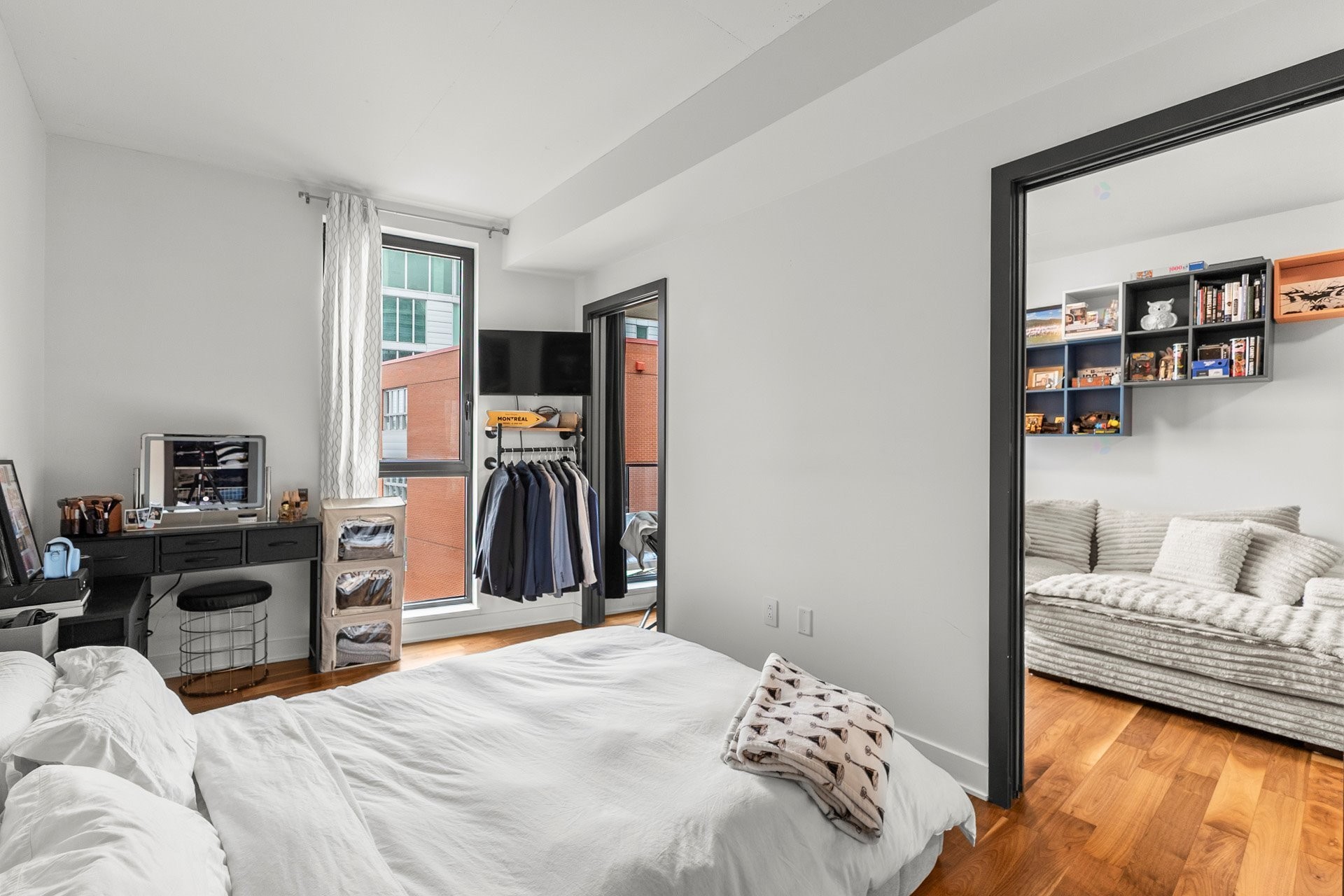 









175


Rue de la Montagne

, 1102,
Montréal (Le Sud-Ouest),




QC
H3C2A6

