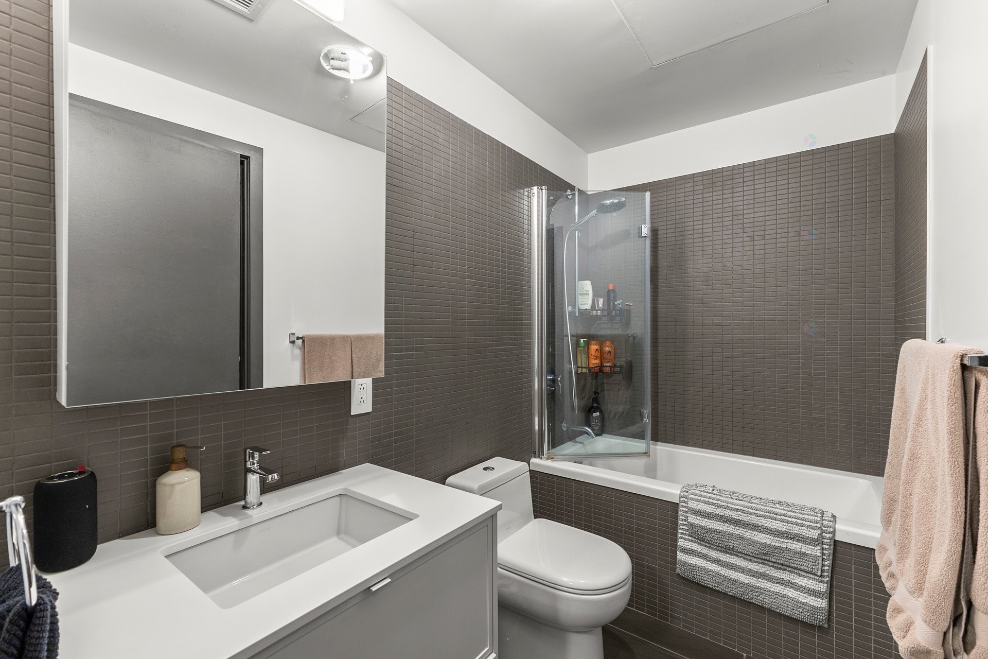 









175


Rue de la Montagne

, 1102,
Montréal (Le Sud-Ouest),




QC
H3C2A6

