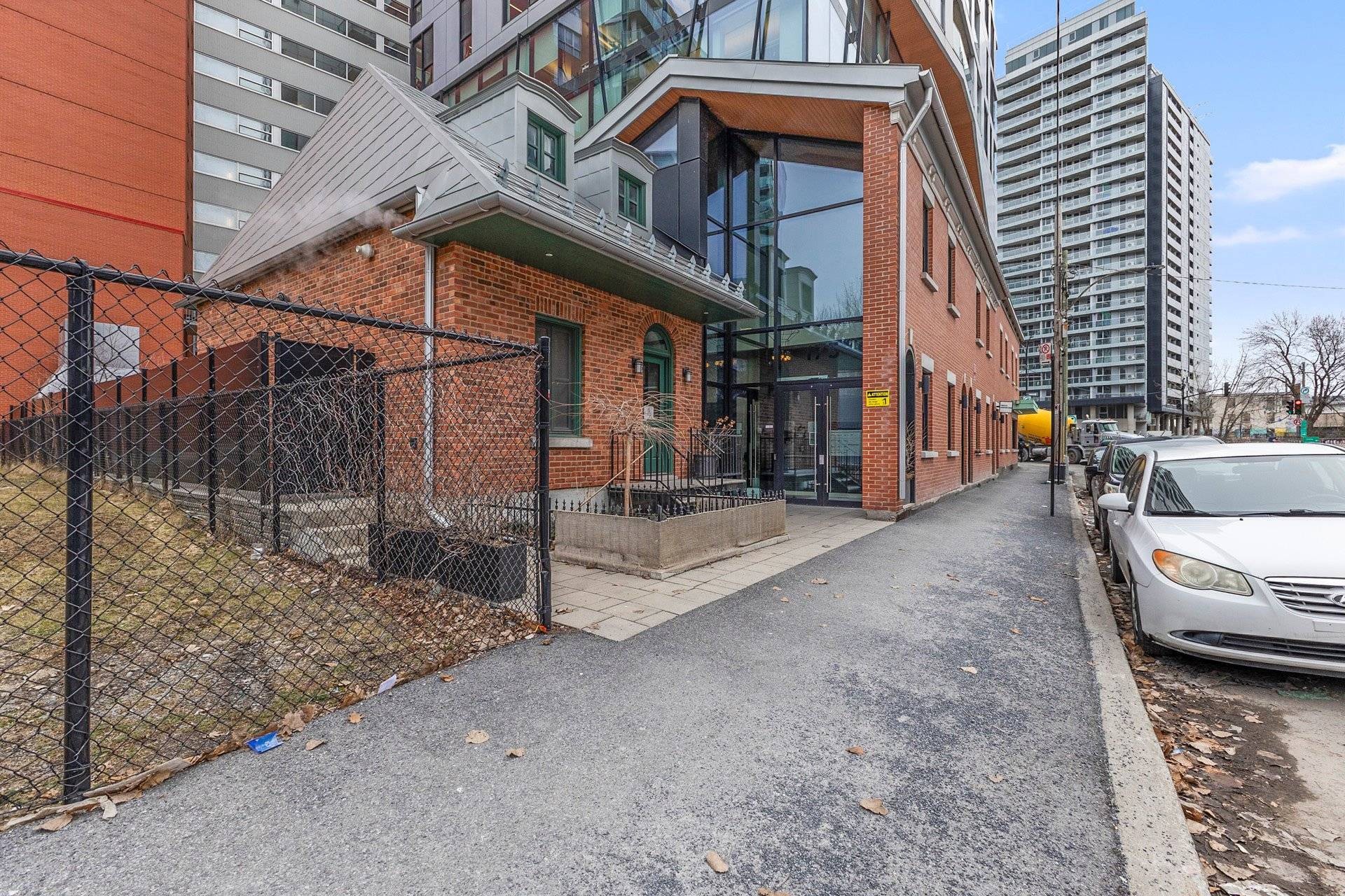 









175


Rue de la Montagne

, 1102,
Montréal (Le Sud-Ouest),




QC
H3C2A6

