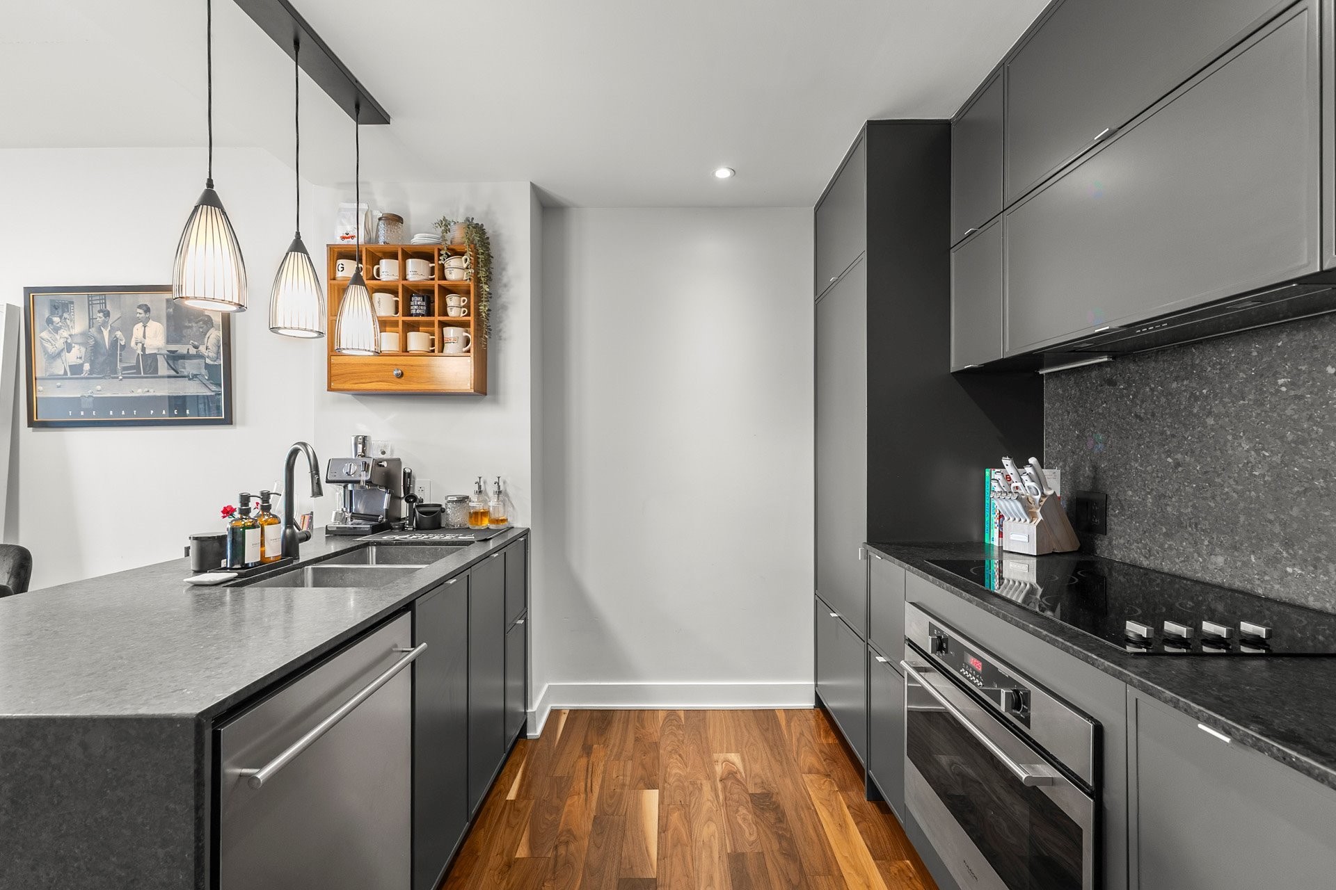 









175


Rue de la Montagne

, 1102,
Montréal (Le Sud-Ouest),




QC
H3C2A6

