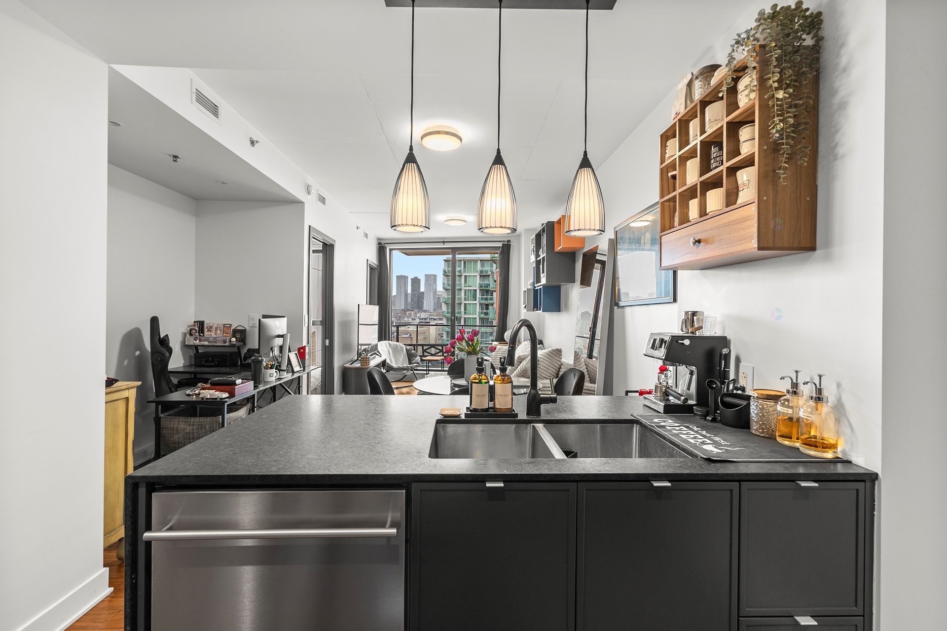 









175


Rue de la Montagne

, 1102,
Montréal (Le Sud-Ouest),




QC
H3C2A6

