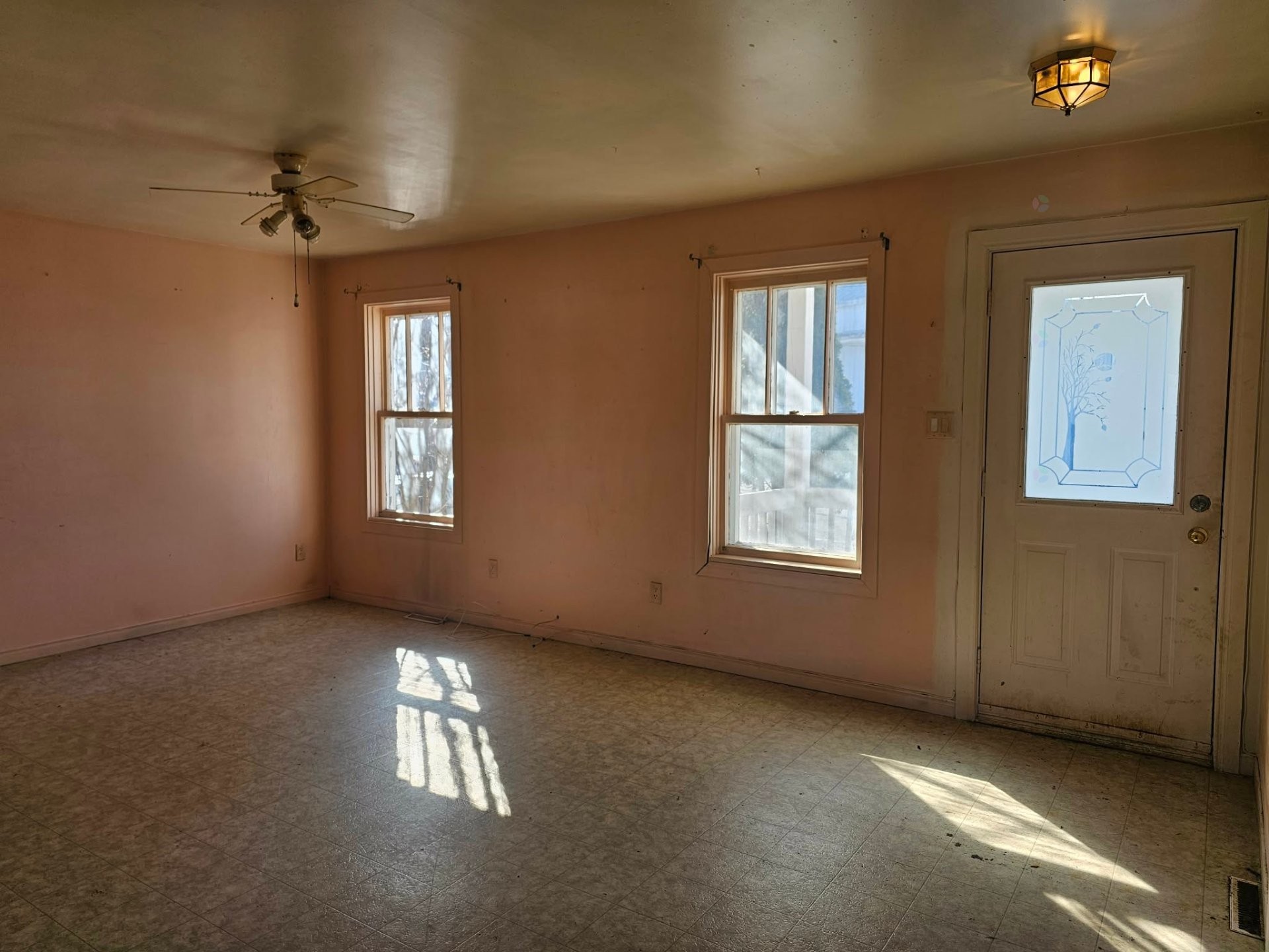 









283


Rue Notre-Dame

,
Roxton Falls,




QC
J0H1E0

