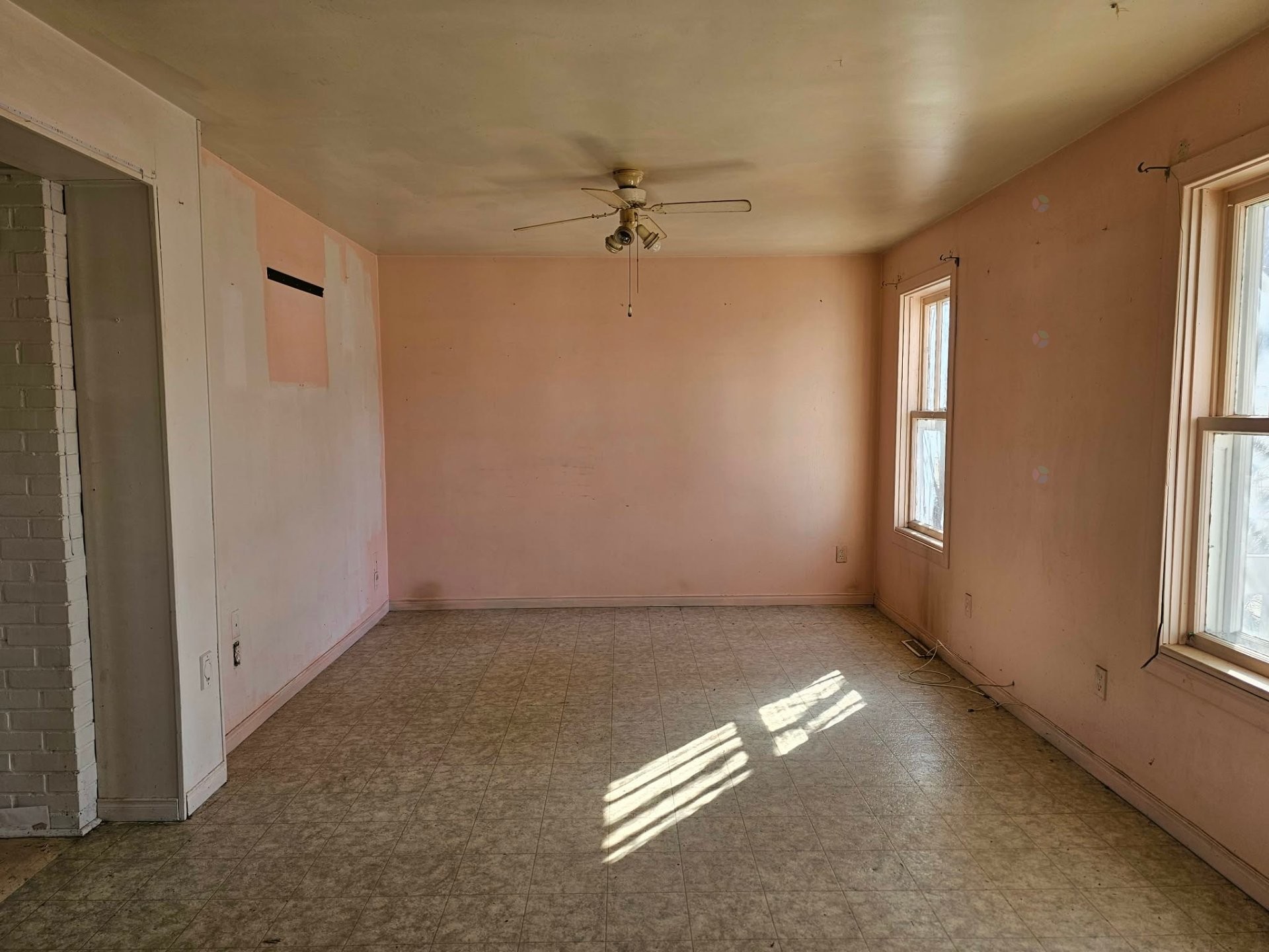 









283


Rue Notre-Dame

,
Roxton Falls,




QC
J0H1E0

