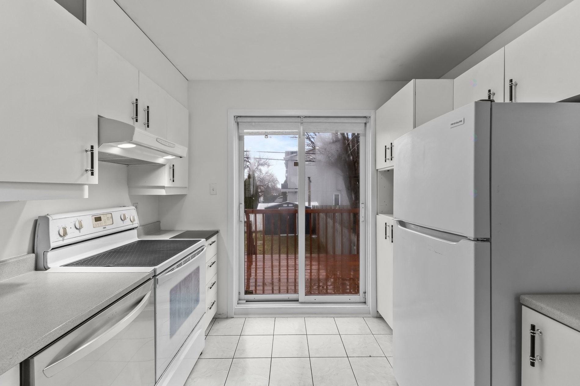 









233


Rue P.-É.-Borduas

,
Laval (Sainte-Rose),




QC
H7L5G7

