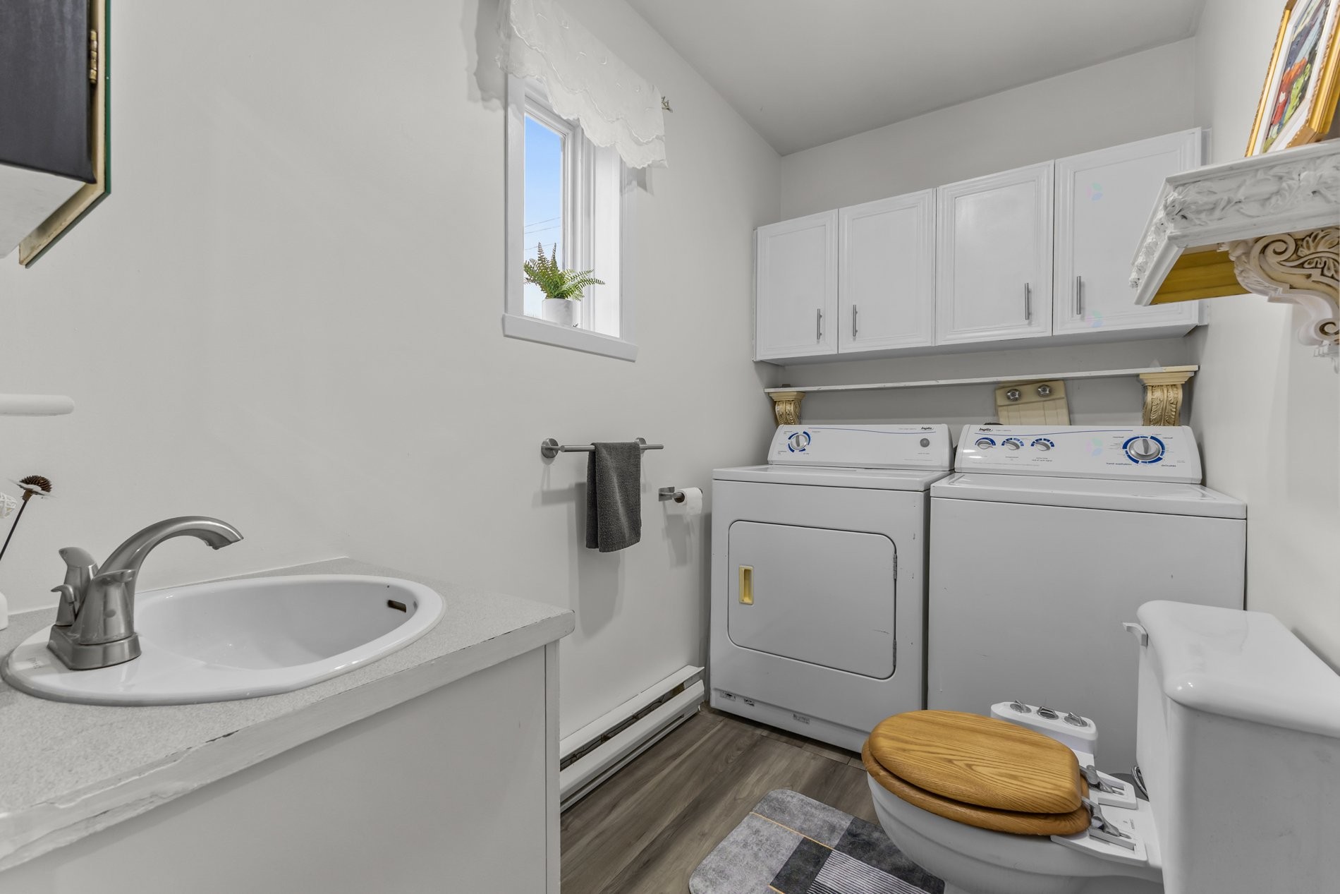 









233


Rue P.-É.-Borduas

,
Laval (Sainte-Rose),




QC
H7L5G7

