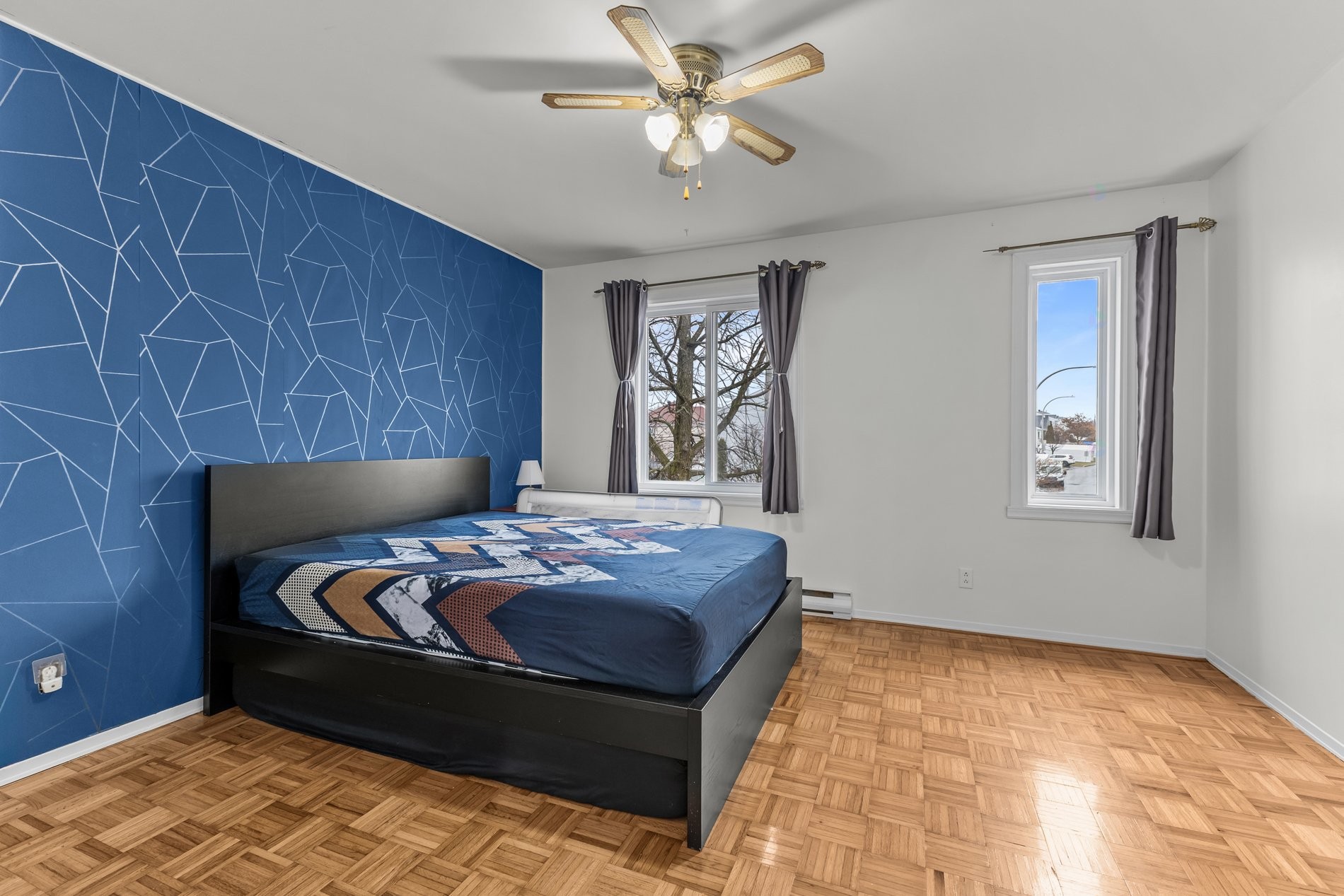 









233


Rue P.-É.-Borduas

,
Laval (Sainte-Rose),




QC
H7L5G7

