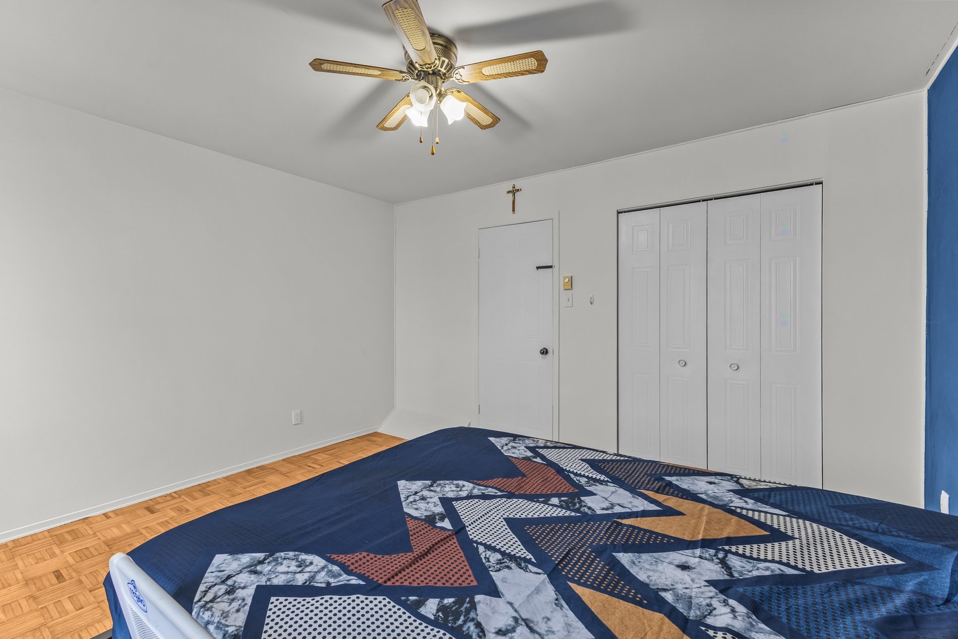 









233


Rue P.-É.-Borduas

,
Laval (Sainte-Rose),




QC
H7L5G7

