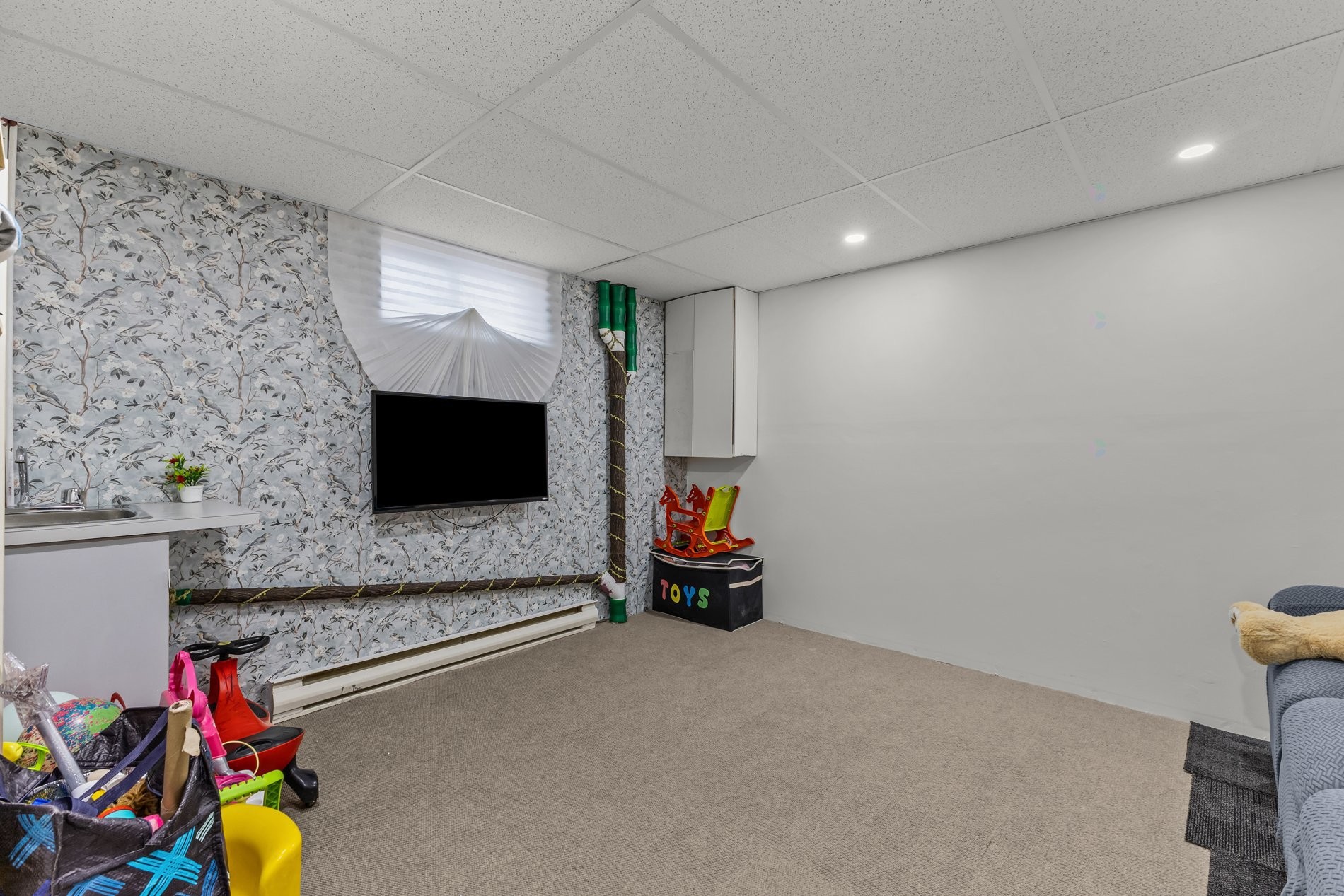 









233


Rue P.-É.-Borduas

,
Laval (Sainte-Rose),




QC
H7L5G7

