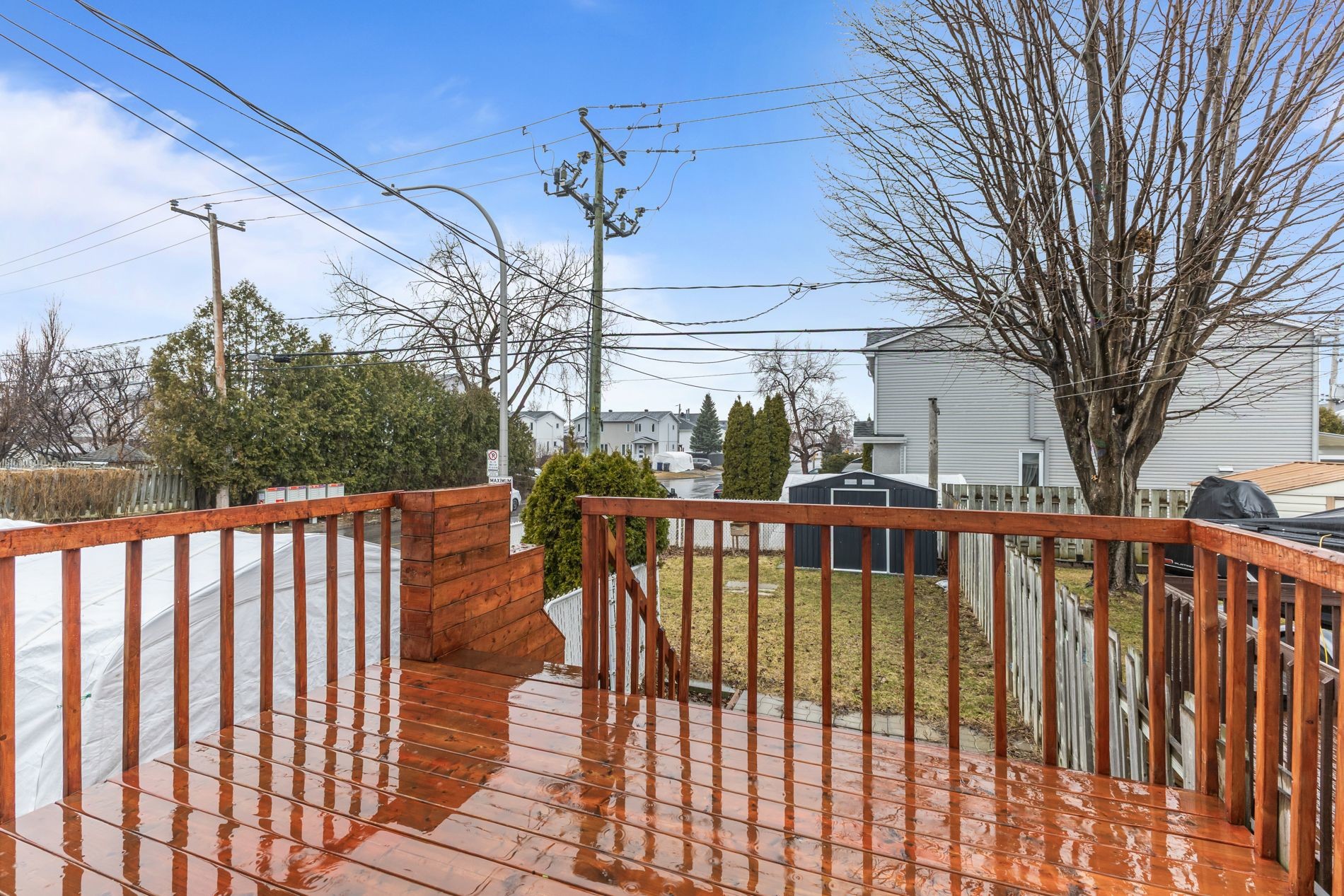 









233


Rue P.-É.-Borduas

,
Laval (Sainte-Rose),




QC
H7L5G7

