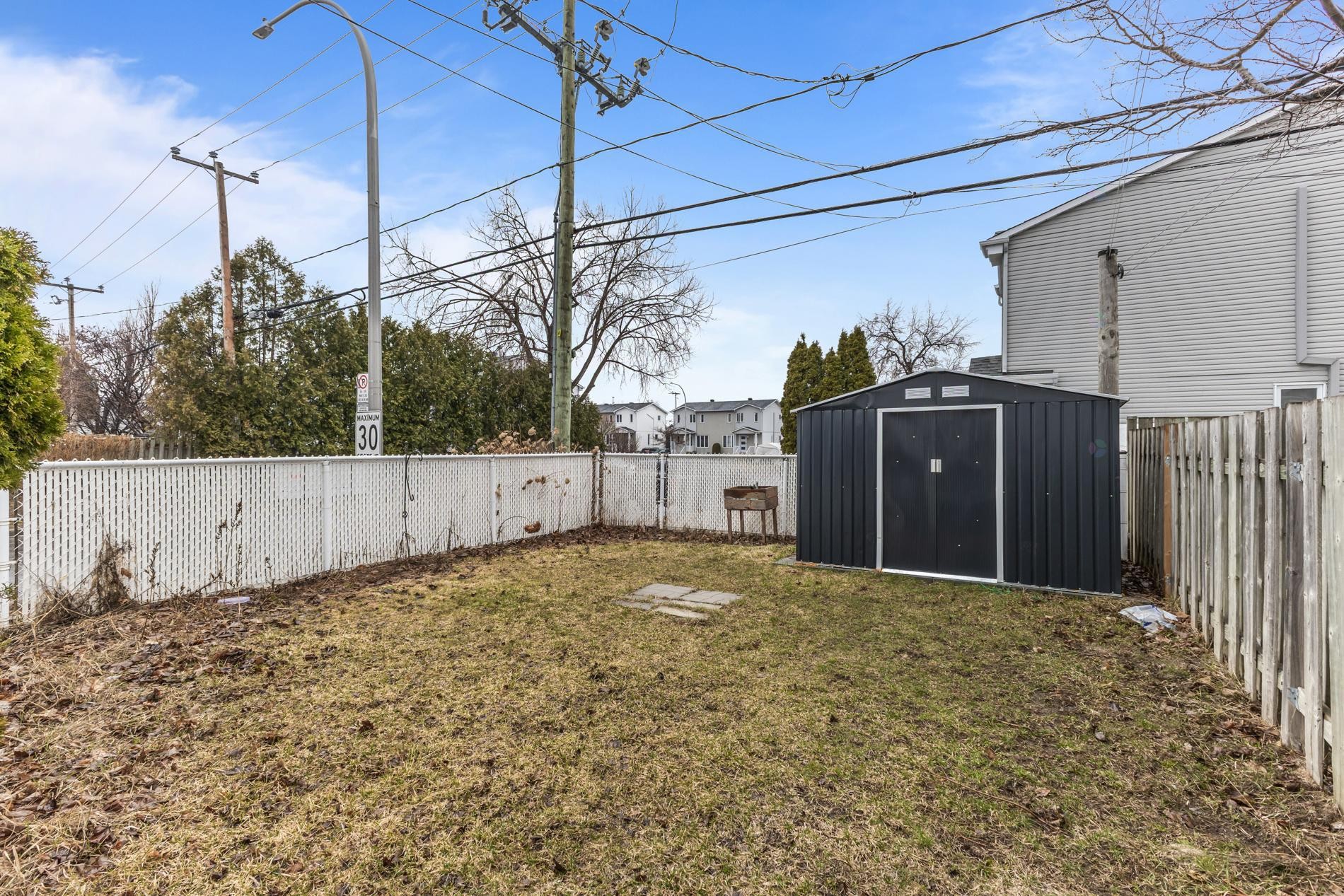 









233


Rue P.-É.-Borduas

,
Laval (Sainte-Rose),




QC
H7L5G7

