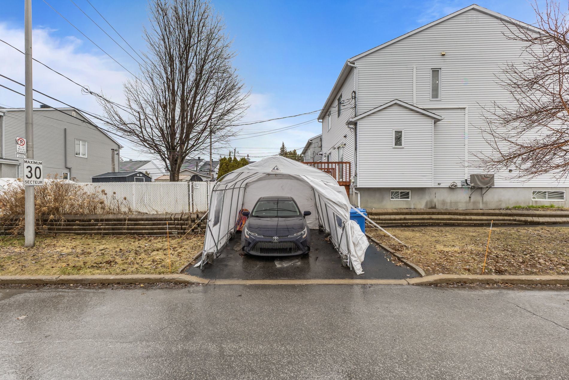 









233


Rue P.-É.-Borduas

,
Laval (Sainte-Rose),




QC
H7L5G7

