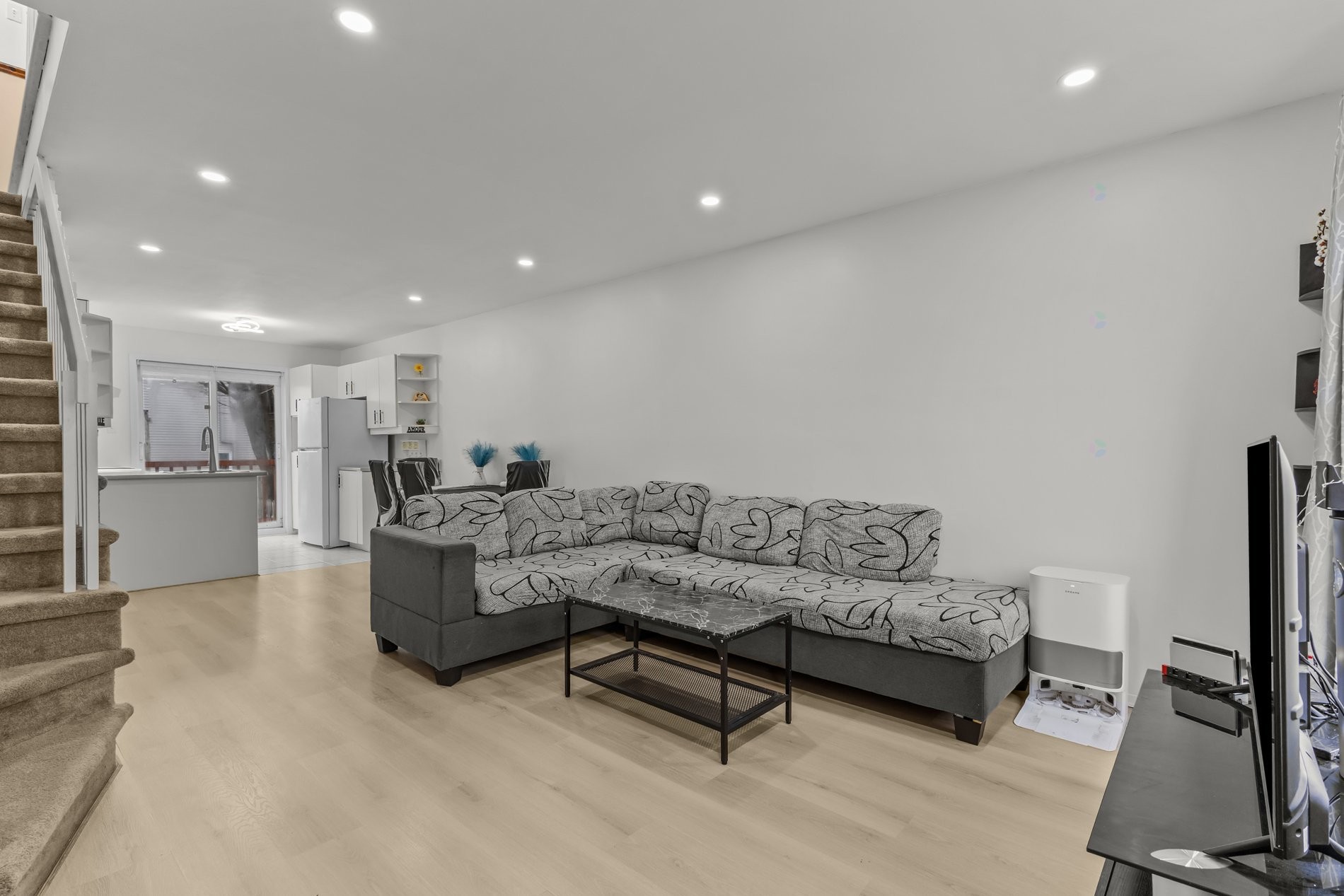 









233


Rue P.-É.-Borduas

,
Laval (Sainte-Rose),




QC
H7L5G7

