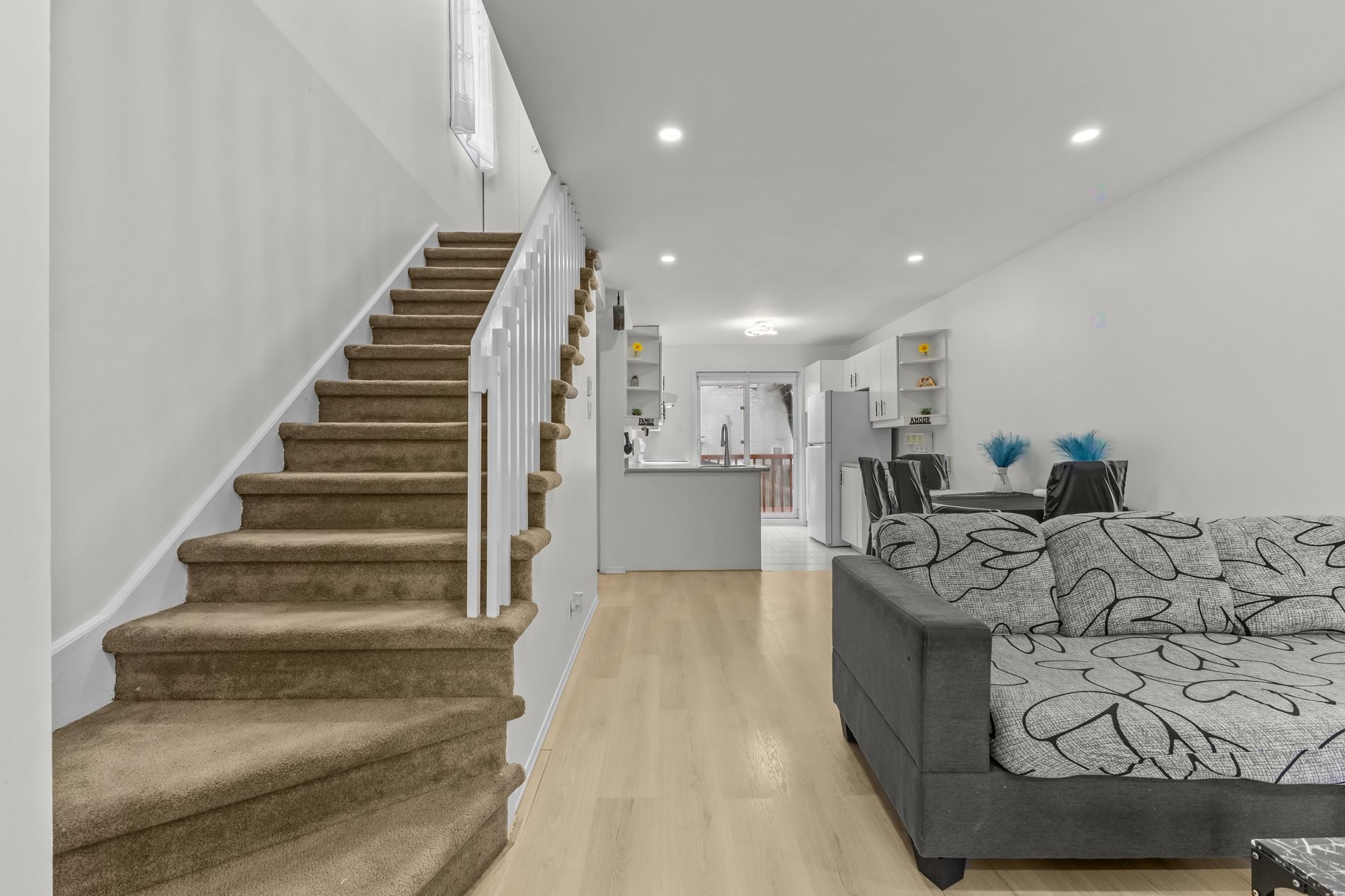 









233


Rue P.-É.-Borduas

,
Laval (Sainte-Rose),




QC
H7L5G7

