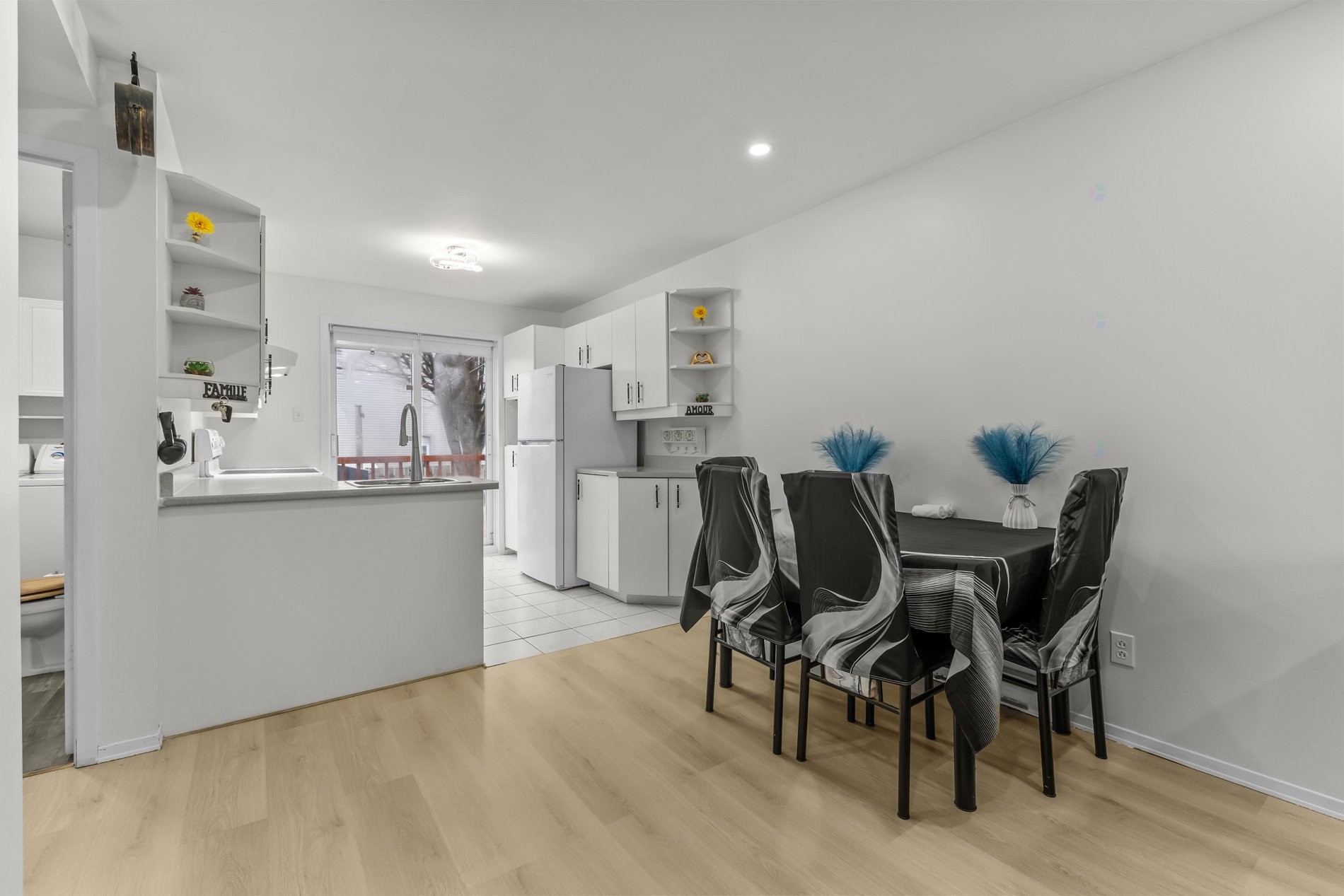 









233


Rue P.-É.-Borduas

,
Laval (Sainte-Rose),




QC
H7L5G7

