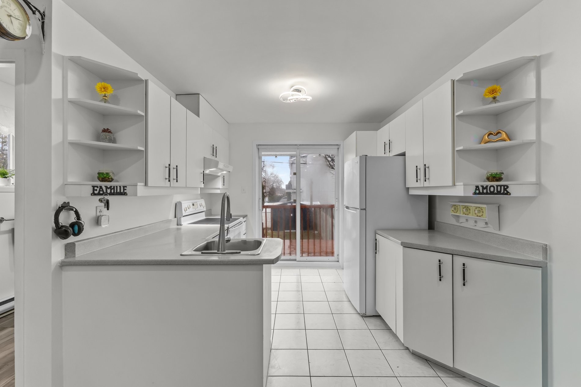 









233


Rue P.-É.-Borduas

,
Laval (Sainte-Rose),




QC
H7L5G7

