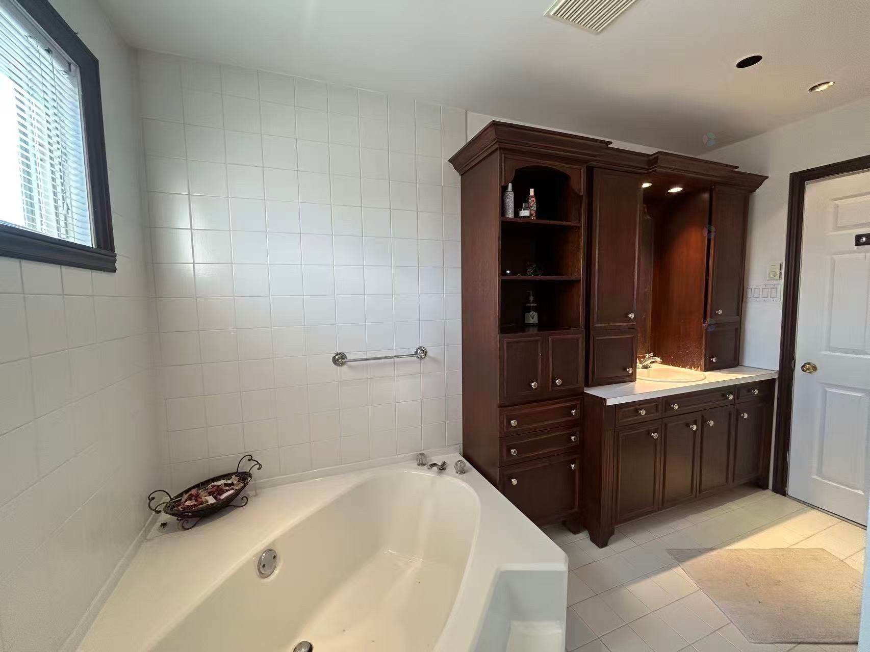 









180


Place Terry-Fox

,
Kirkland,




QC
H9H4Z6

