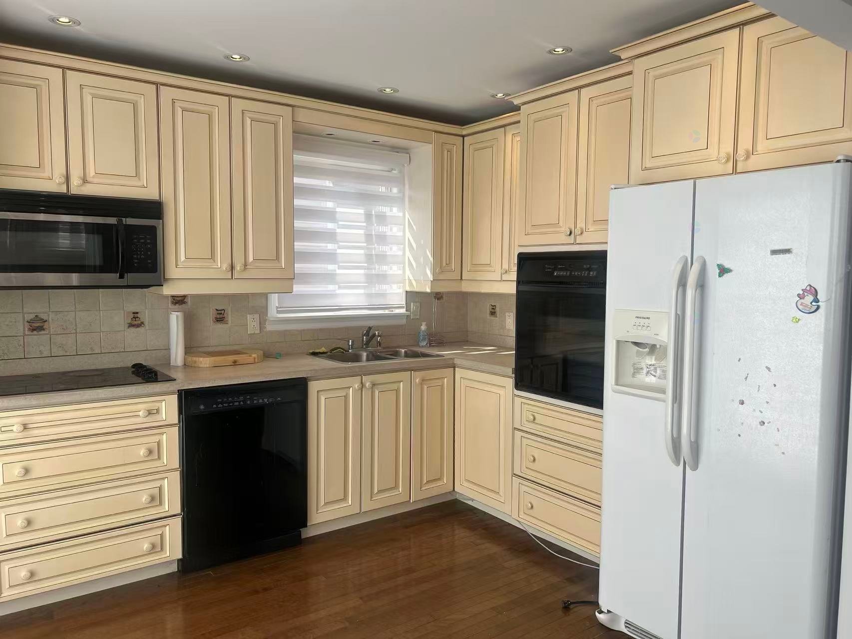 









180


Place Terry-Fox

,
Kirkland,




QC
H9H4Z6

