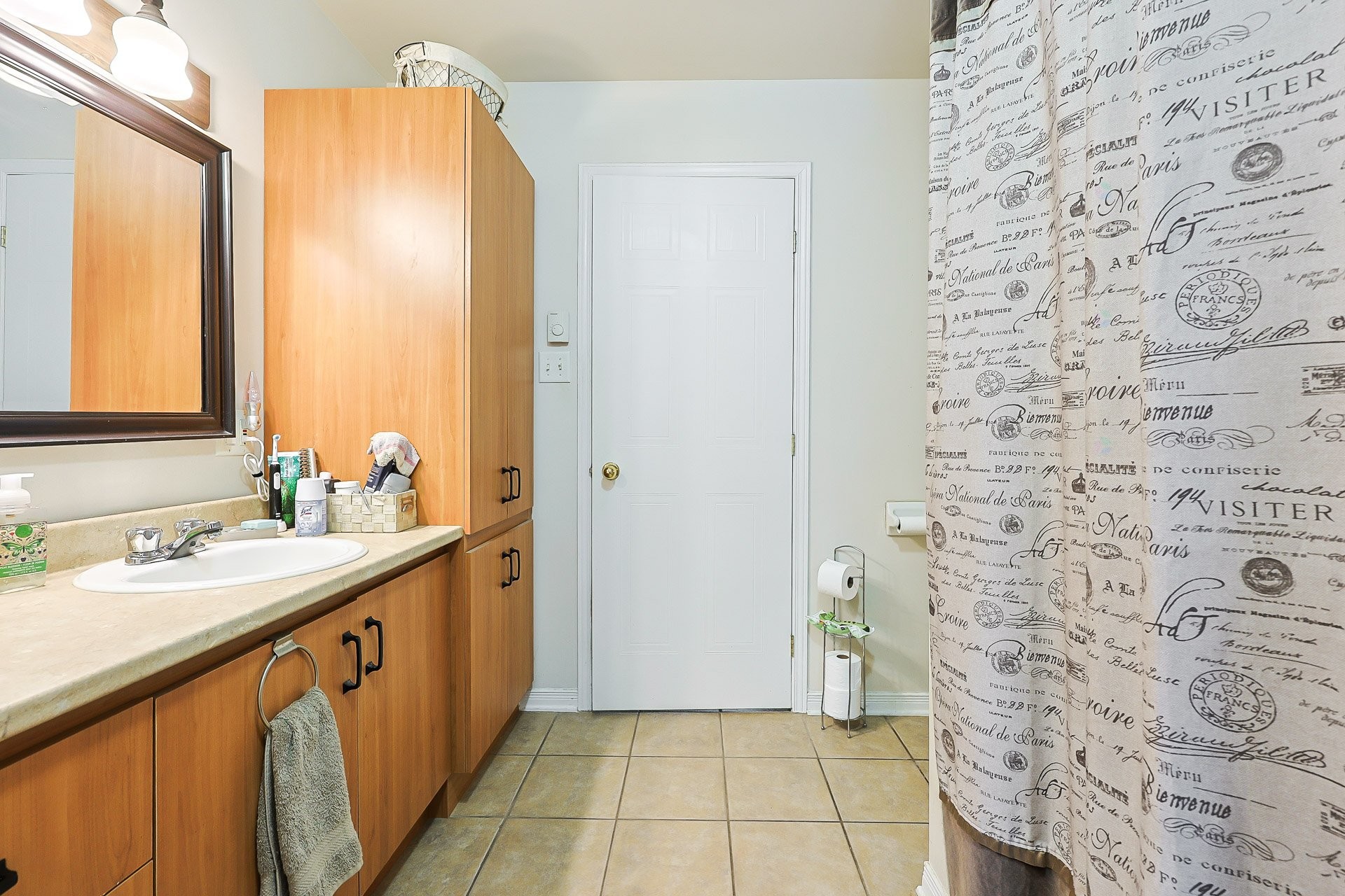 









558


Rue Gillies

,
Gatineau (Buckingham),




QC
J8L2A2

