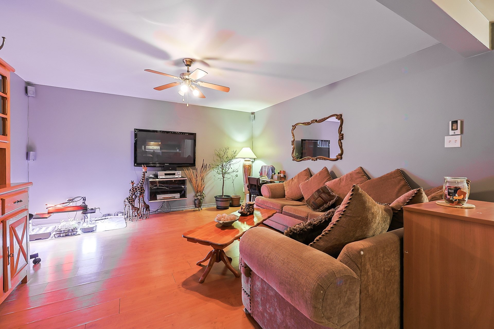 









558


Rue Gillies

,
Gatineau (Buckingham),




QC
J8L2A2

