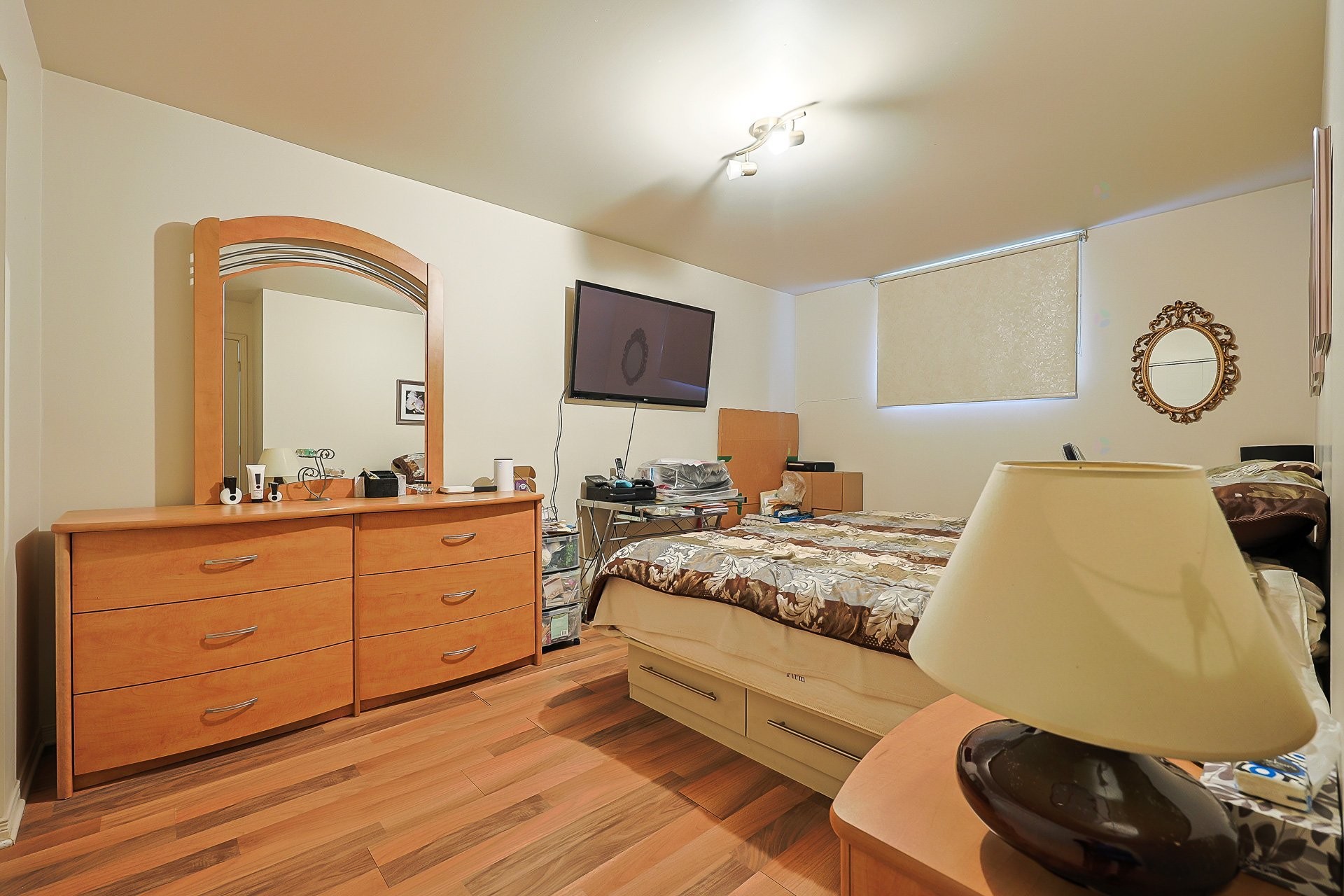 









558


Rue Gillies

,
Gatineau (Buckingham),




QC
J8L2A2

