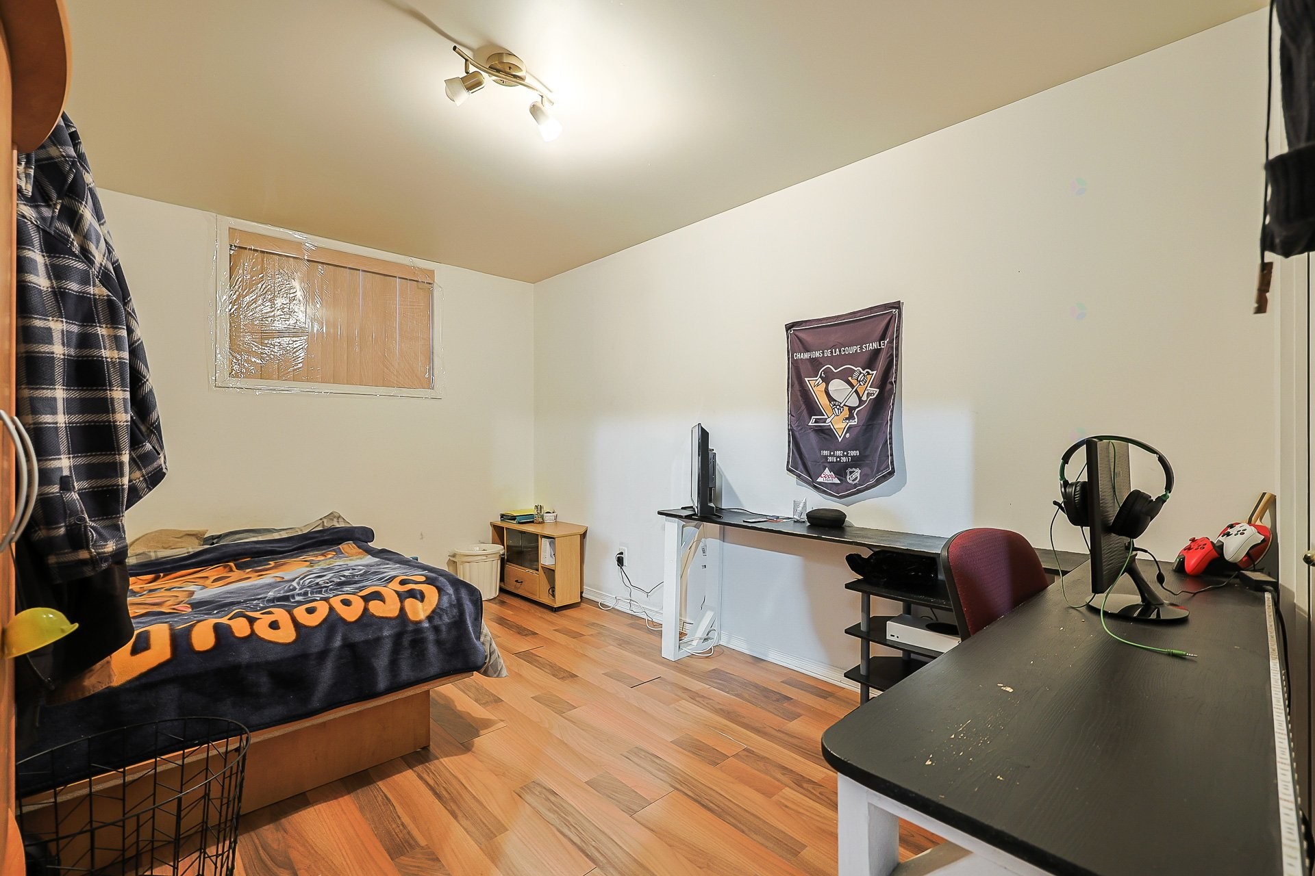 









558


Rue Gillies

,
Gatineau (Buckingham),




QC
J8L2A2

