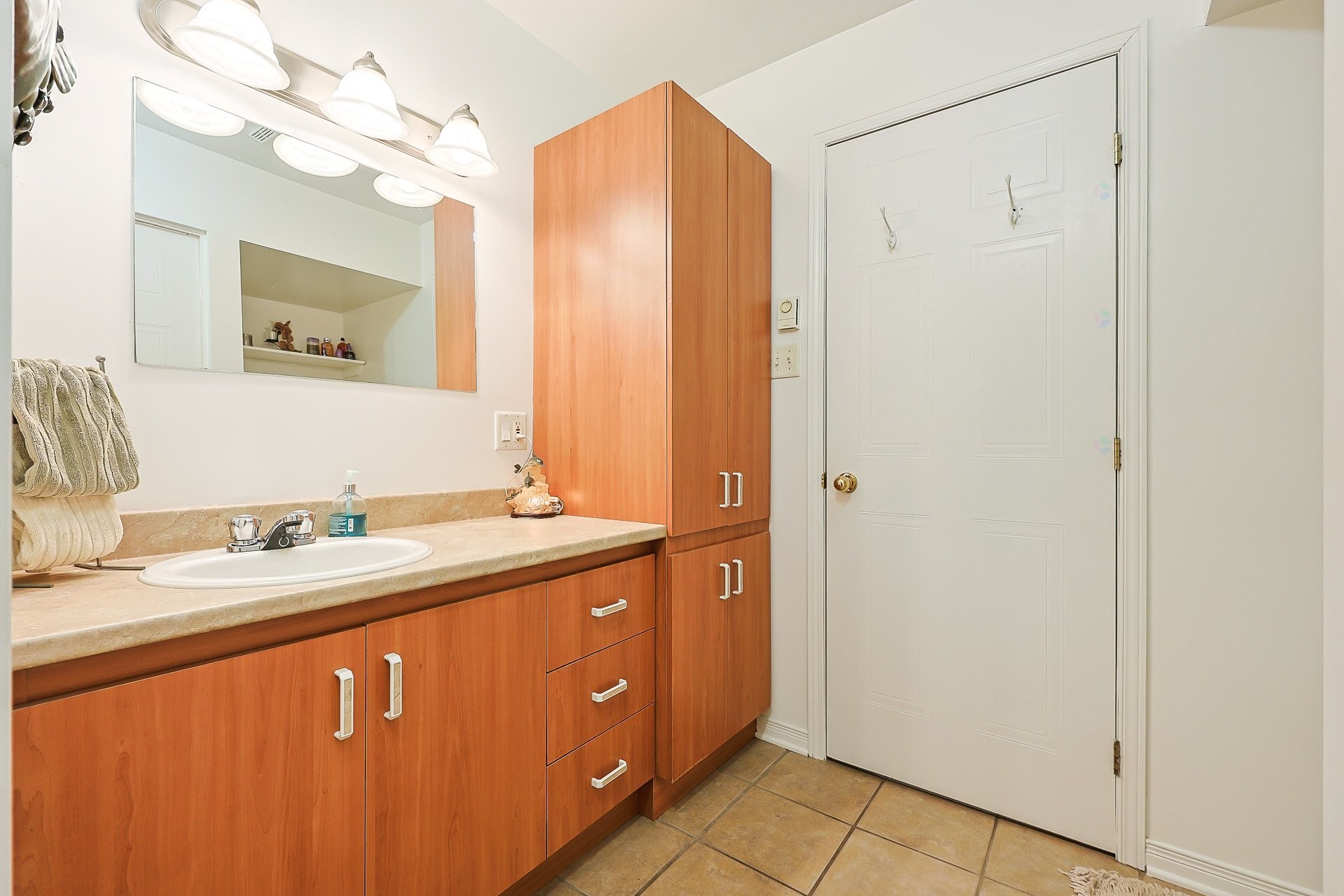 









558


Rue Gillies

,
Gatineau (Buckingham),




QC
J8L2A2

