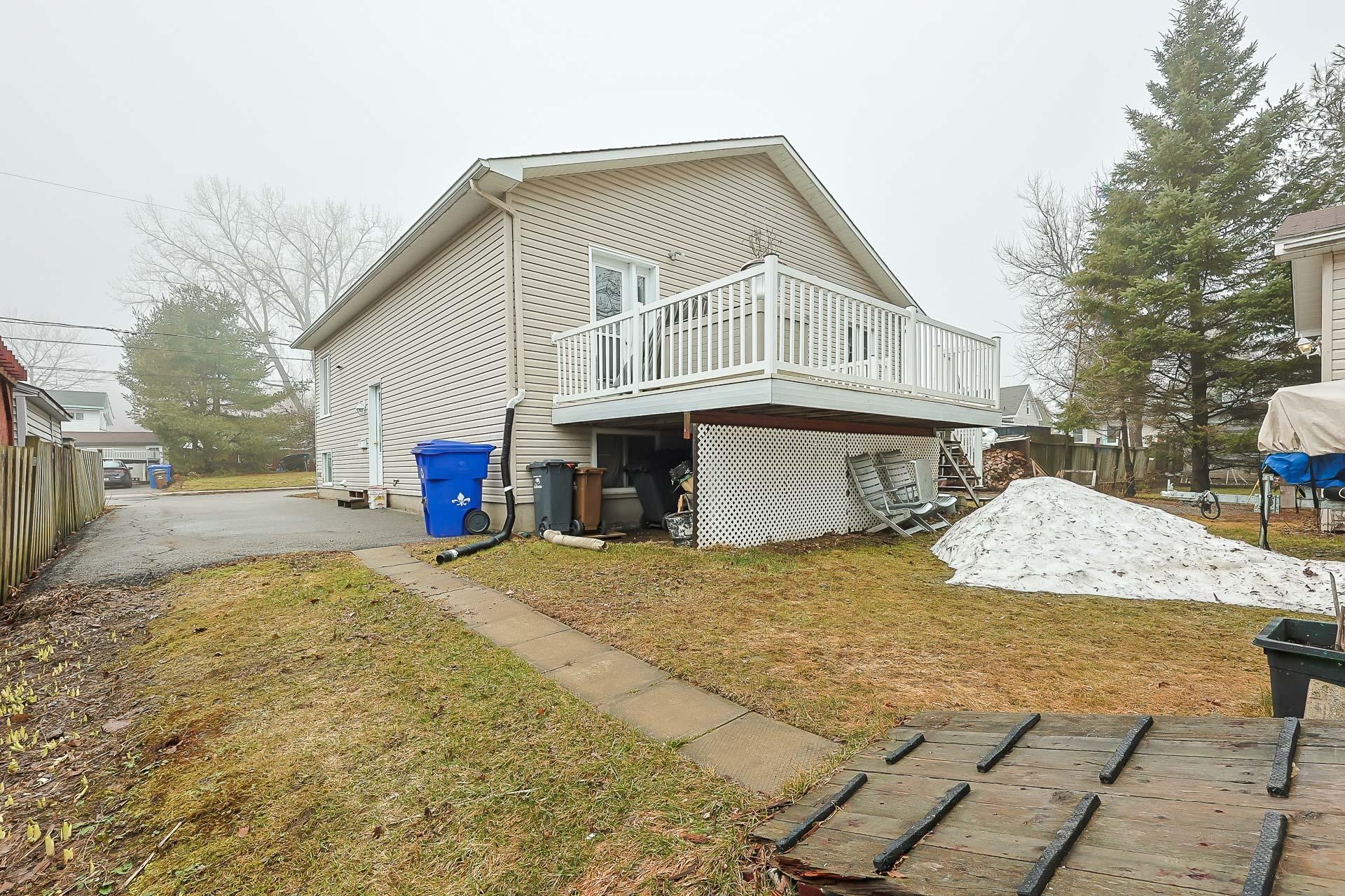 









558


Rue Gillies

,
Gatineau (Buckingham),




QC
J8L2A2

