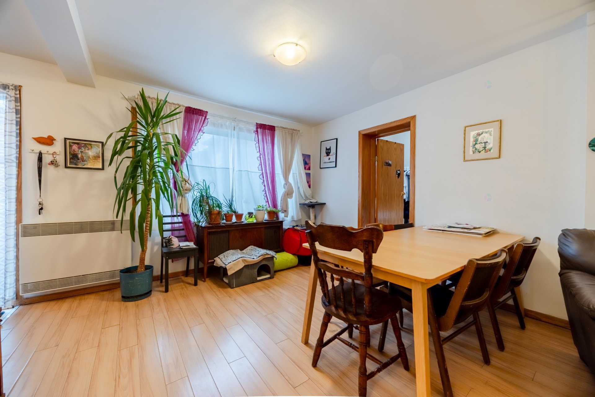 









5535


14e Avenue

,
Montréal (Rosemont/La Petite-Patrie),




QC
H1X2W1

