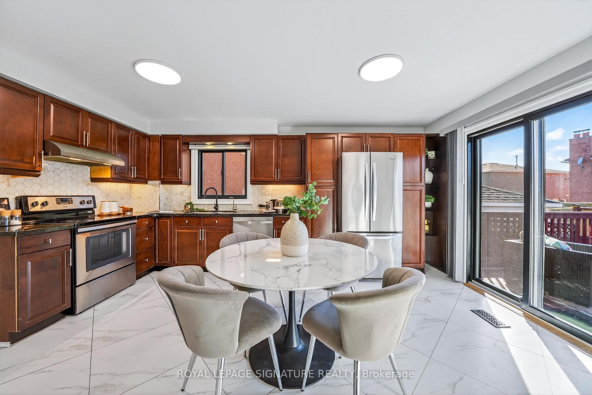 









578


Silverthorne

Crescent,
Mississauga,




ON
L5R 1W7

