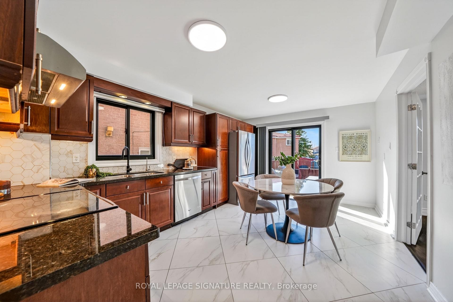 









578


Silverthorne

Crescent,
Mississauga,




ON
L5R 1W7

