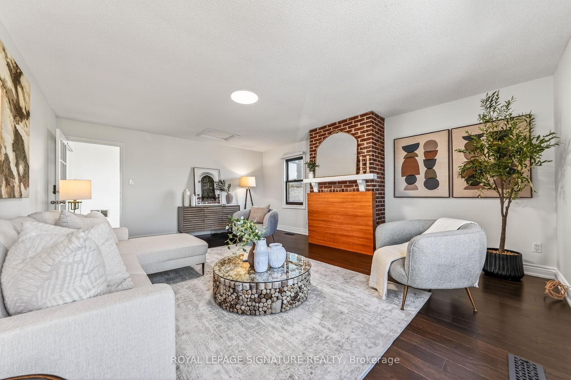 









578


Silverthorne

Crescent,
Mississauga,




ON
L5R 1W7

