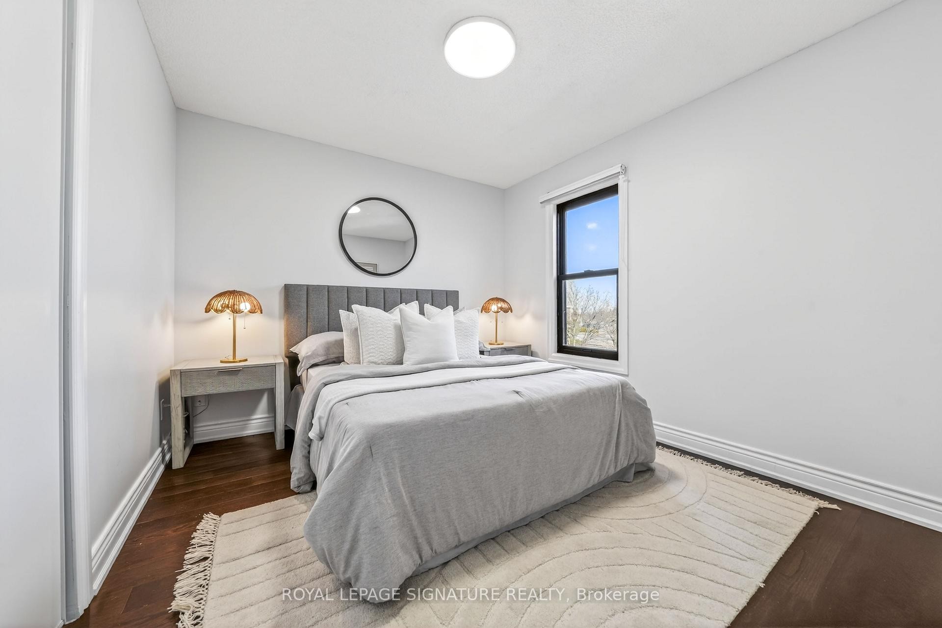 









578


Silverthorne

Crescent,
Mississauga,




ON
L5R 1W7

