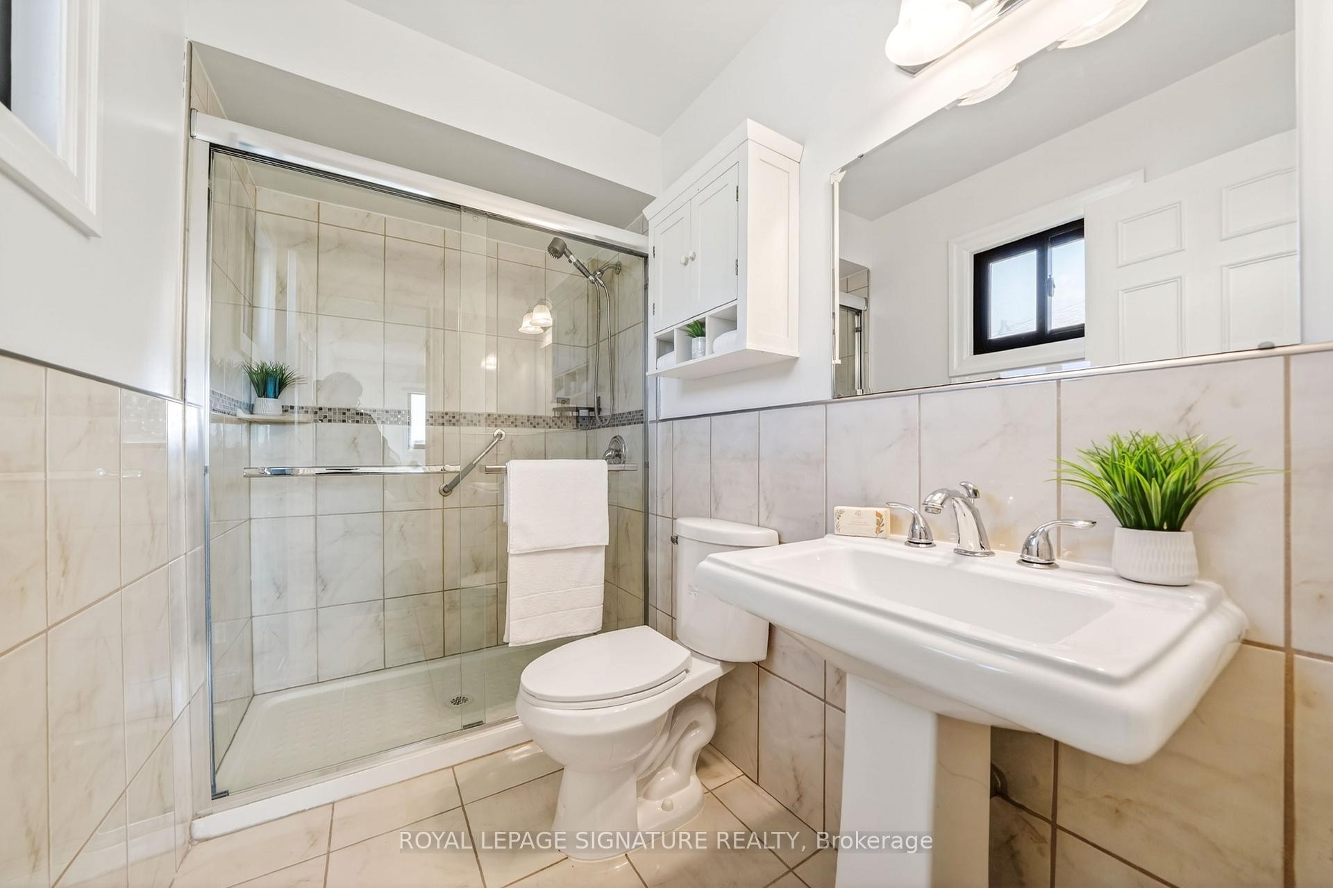 









578


Silverthorne

Crescent,
Mississauga,




ON
L5R 1W7

