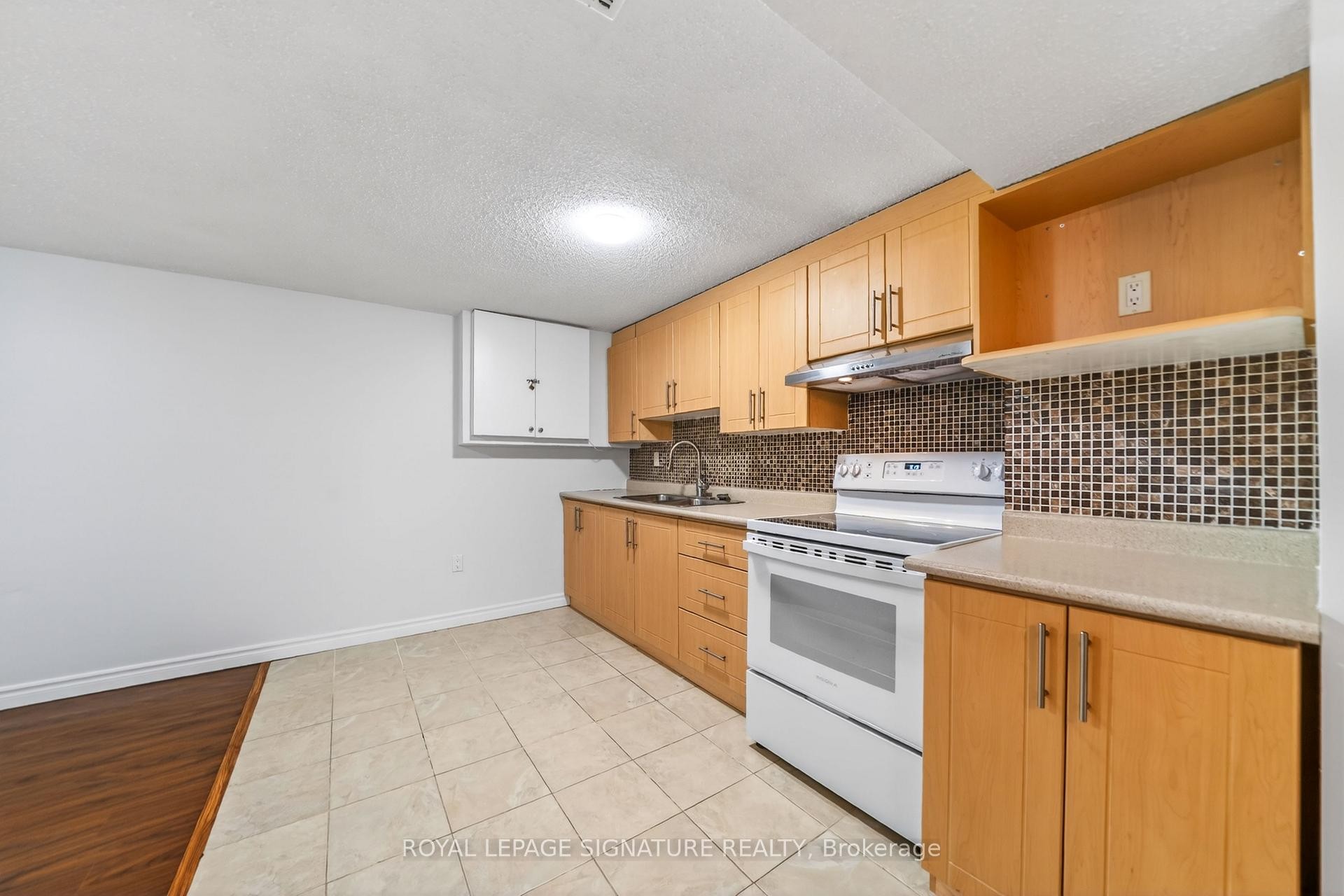 









578


Silverthorne

Crescent,
Mississauga,




ON
L5R 1W7

