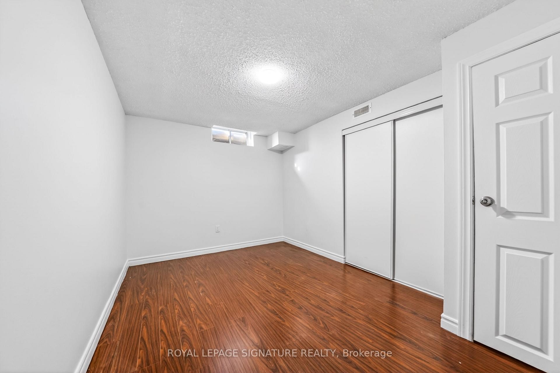 









578


Silverthorne

Crescent,
Mississauga,




ON
L5R 1W7

