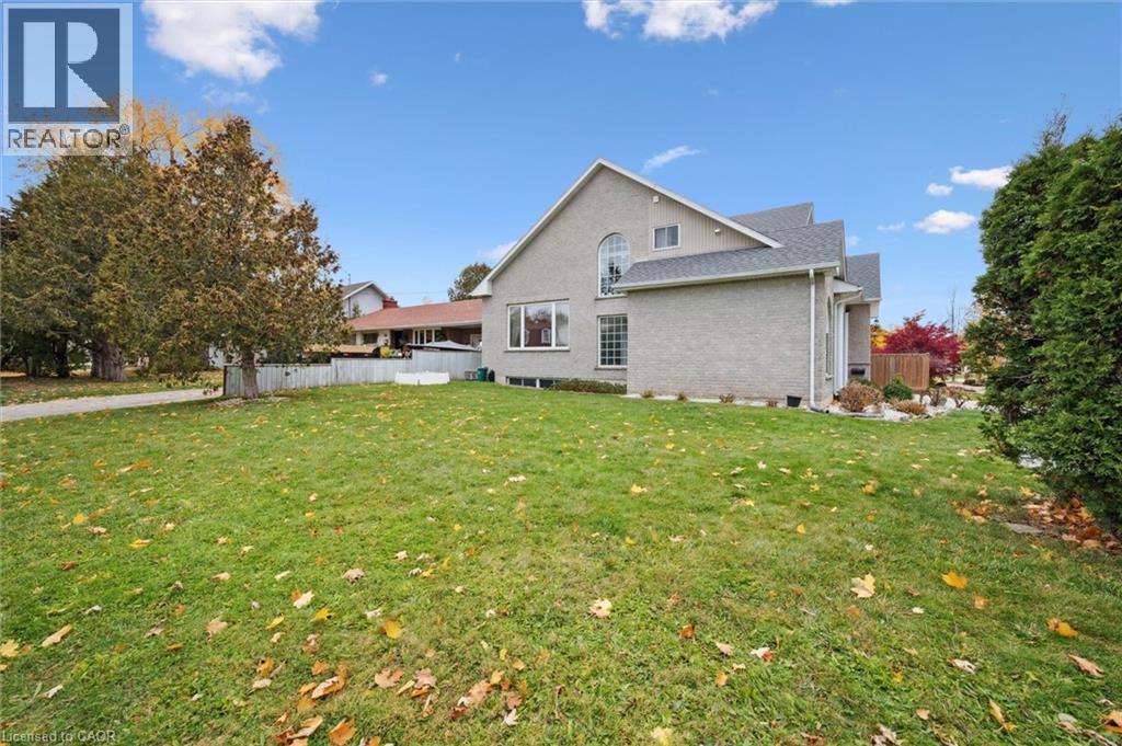 












122 GRAND RIVER Boulevard

,
Kitchener,




Ontario
N2A4E3

