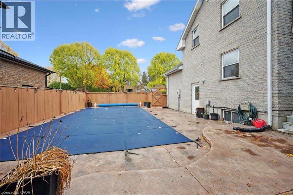 












122 GRAND RIVER Boulevard

,
Kitchener,




Ontario
N2A4E3

