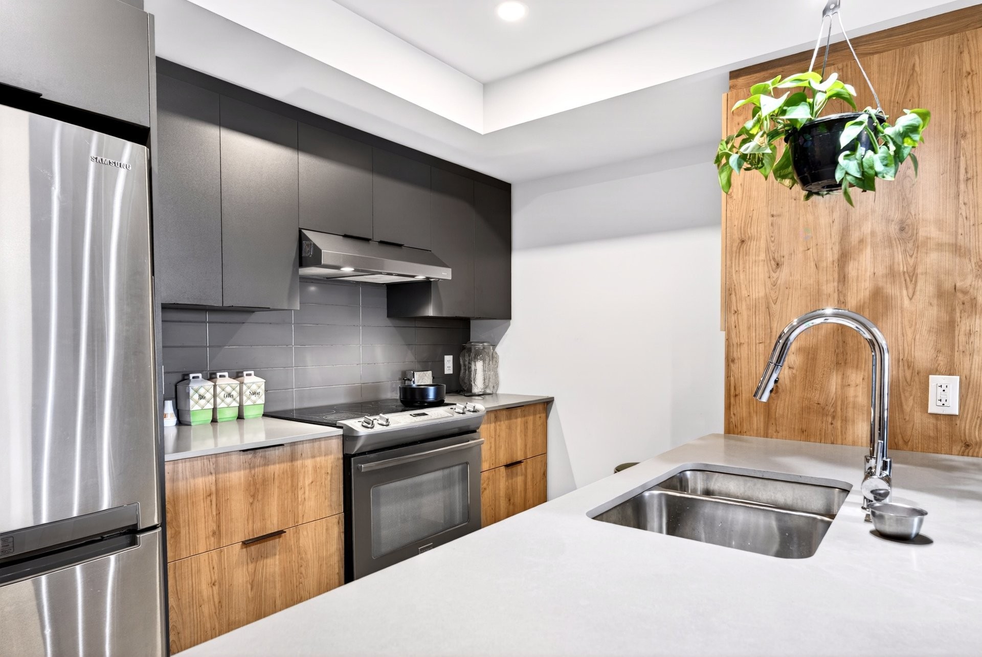 









60

 - 70


Rue Wellington S.

, 1007,
Sherbrooke (Les Nations),




QC
J1H5C7

