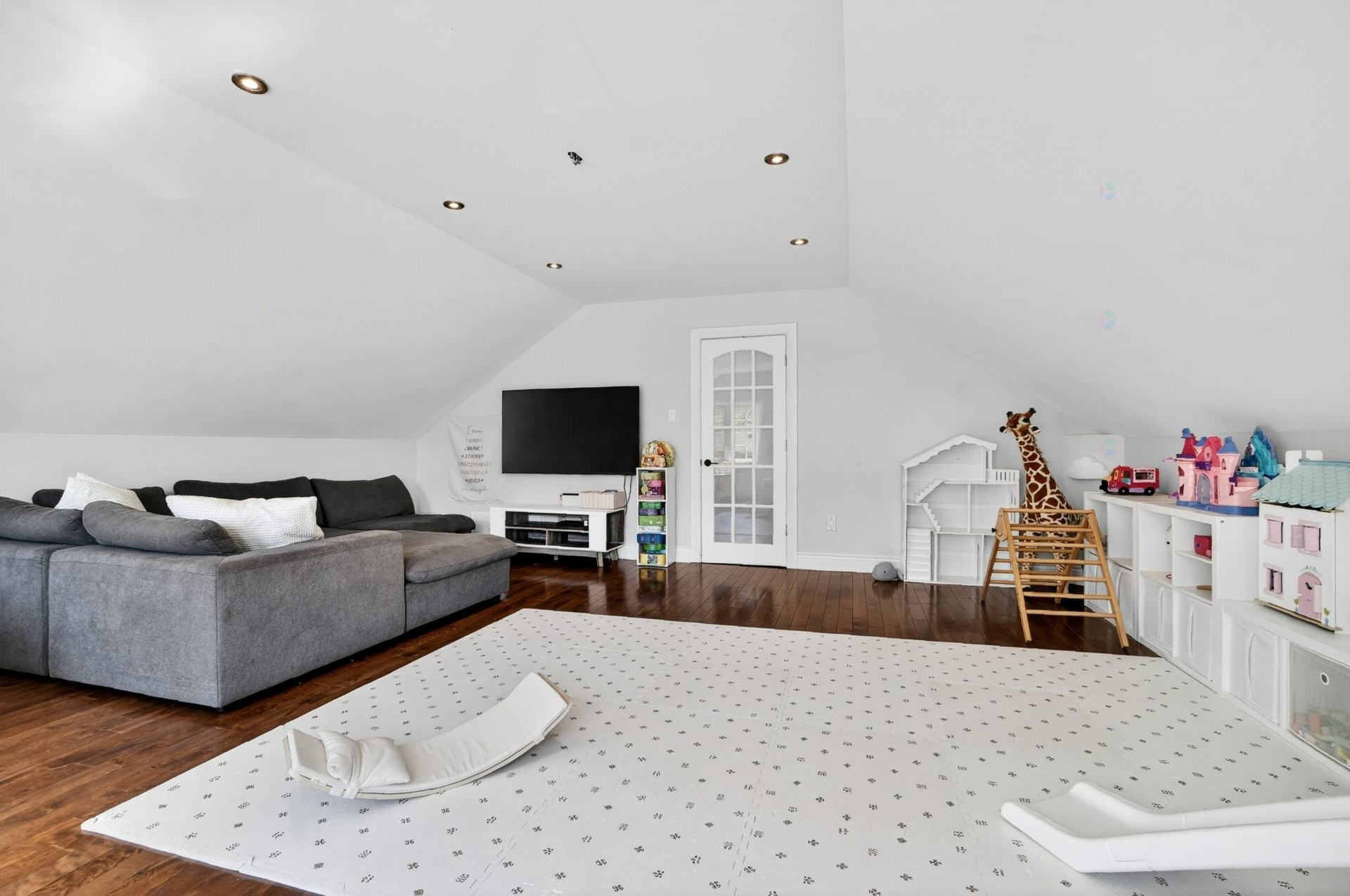 









73


Rue Lower Whitlock

,
Hudson,




QC
J0P1H0

