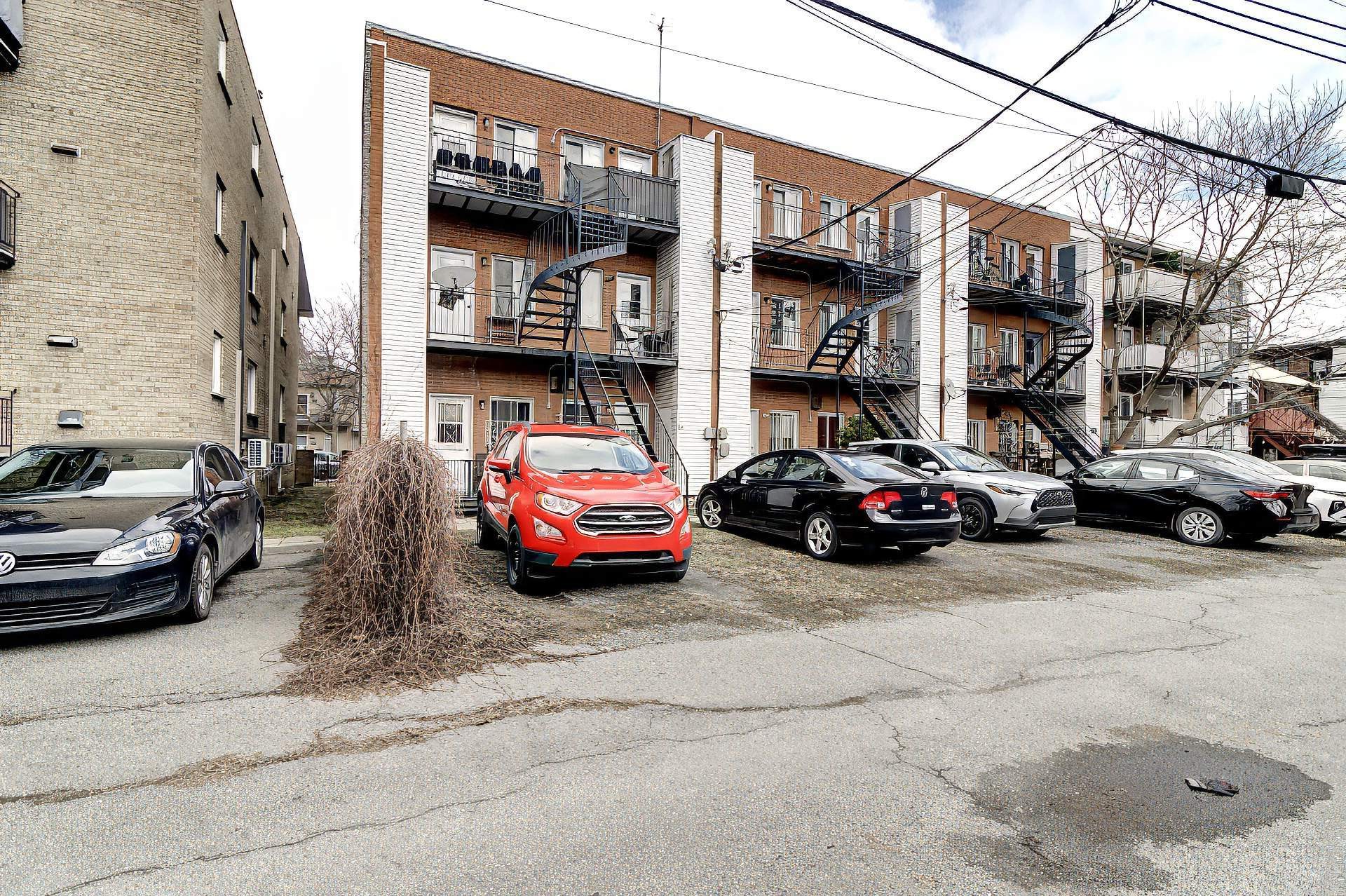 









2050

 - 2056


Av. Letourneux

,
Montréal (Mercier/Hochelaga-Maisonneuve),




QC
H1V2N4

