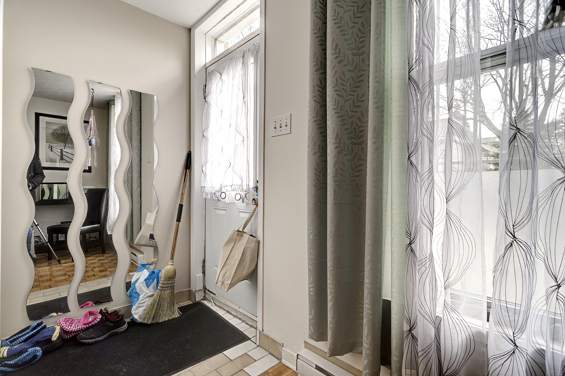 









2050

 - 2056


Av. Letourneux

,
Montréal (Mercier/Hochelaga-Maisonneuve),




QC
H1V2N4

