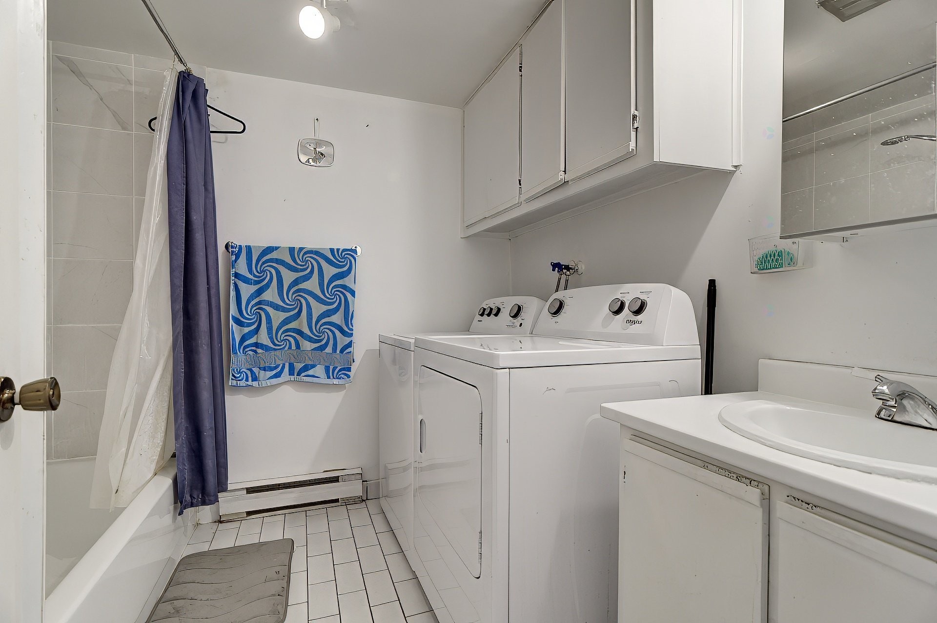 









2050

 - 2056


Av. Letourneux

,
Montréal (Mercier/Hochelaga-Maisonneuve),




QC
H1V2N4

