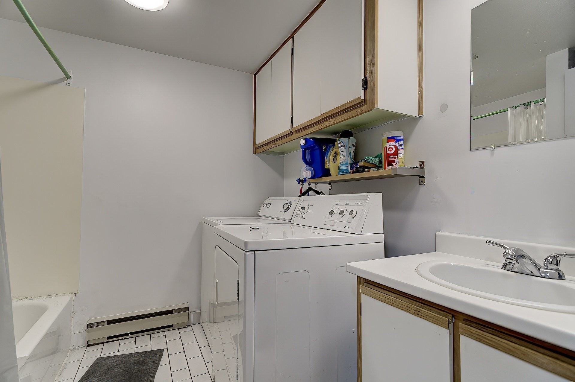 









2050

 - 2056


Av. Letourneux

,
Montréal (Mercier/Hochelaga-Maisonneuve),




QC
H1V2N4

