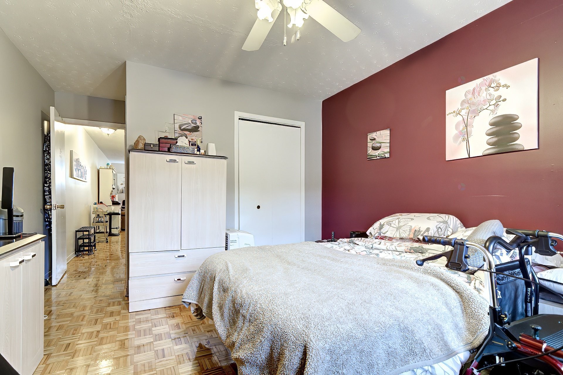 









2050

 - 2056


Av. Letourneux

,
Montréal (Mercier/Hochelaga-Maisonneuve),




QC
H1V2N4

