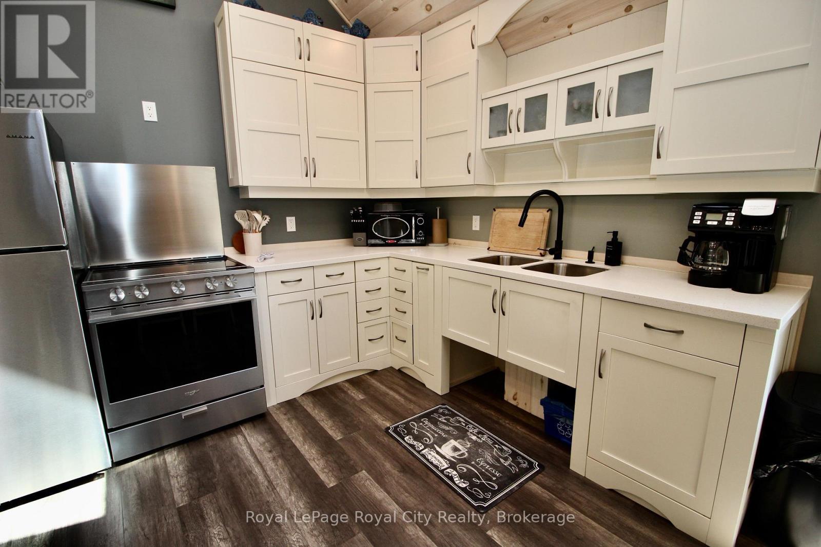 












4 LEGION STREET

,
Northern Bruce Peninsula,




Ontario
N0H2R0


